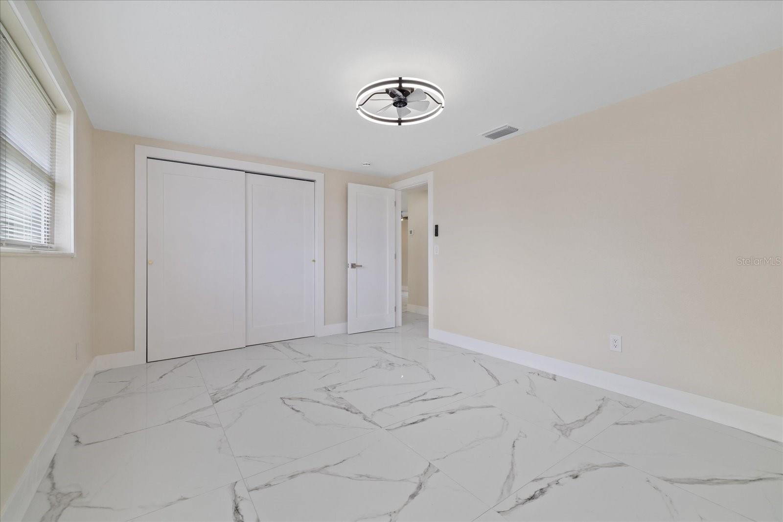 2229 ROSELAWN DR