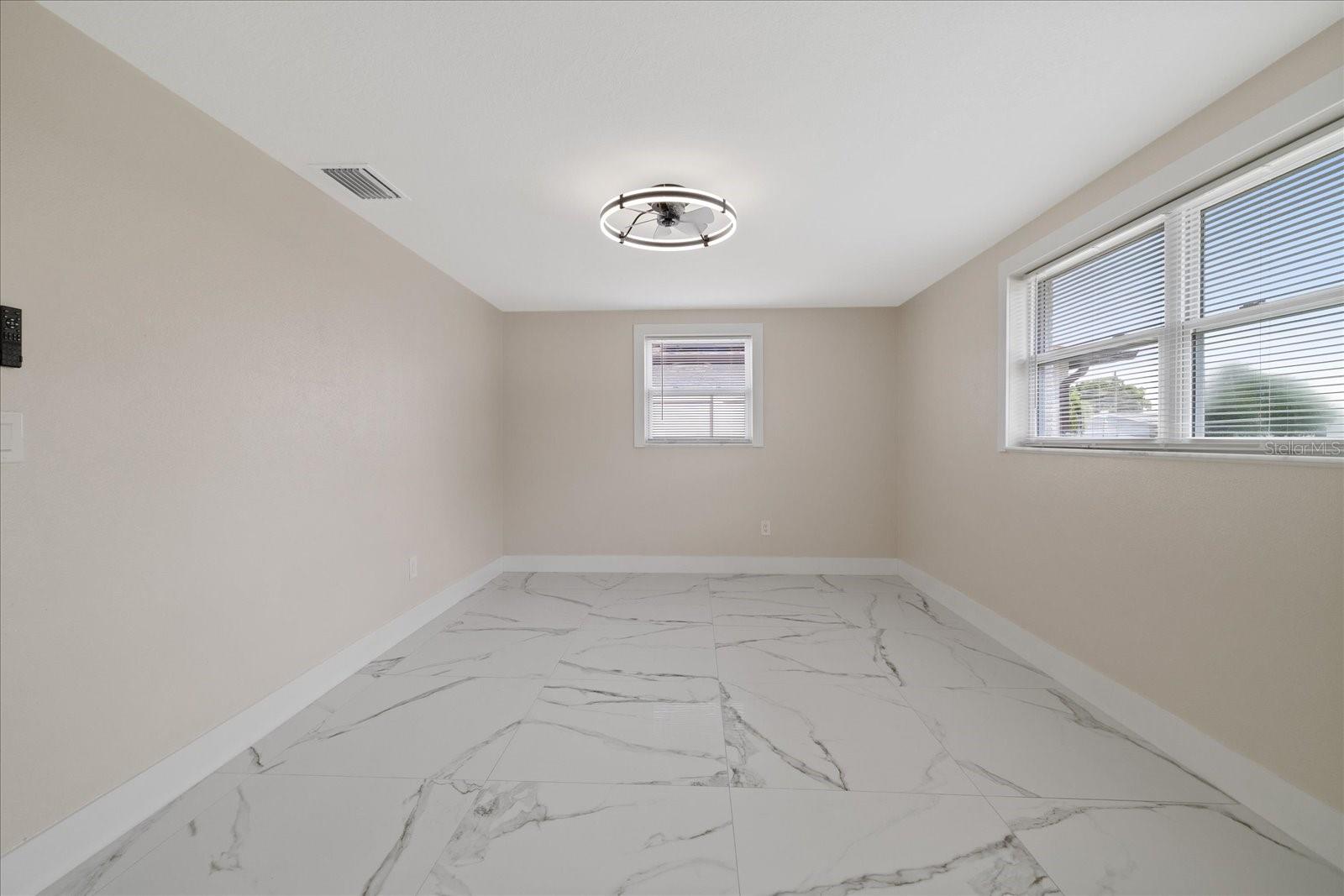 2229 ROSELAWN DR