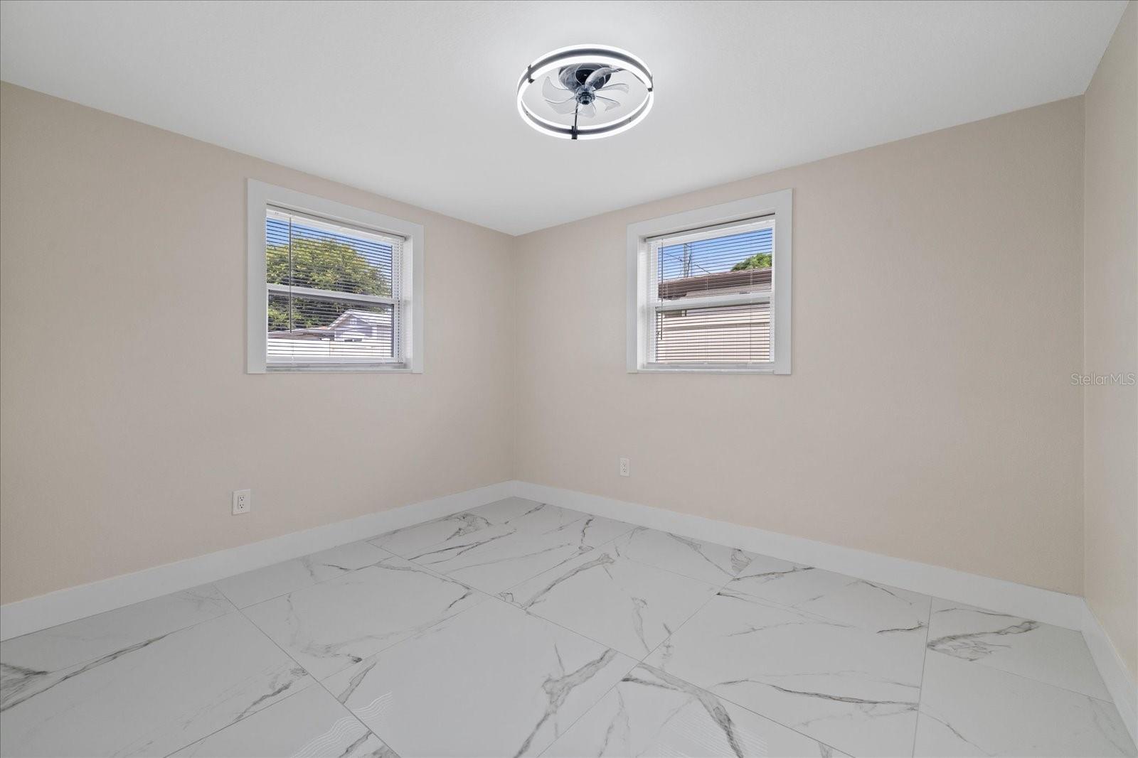2229 ROSELAWN DR