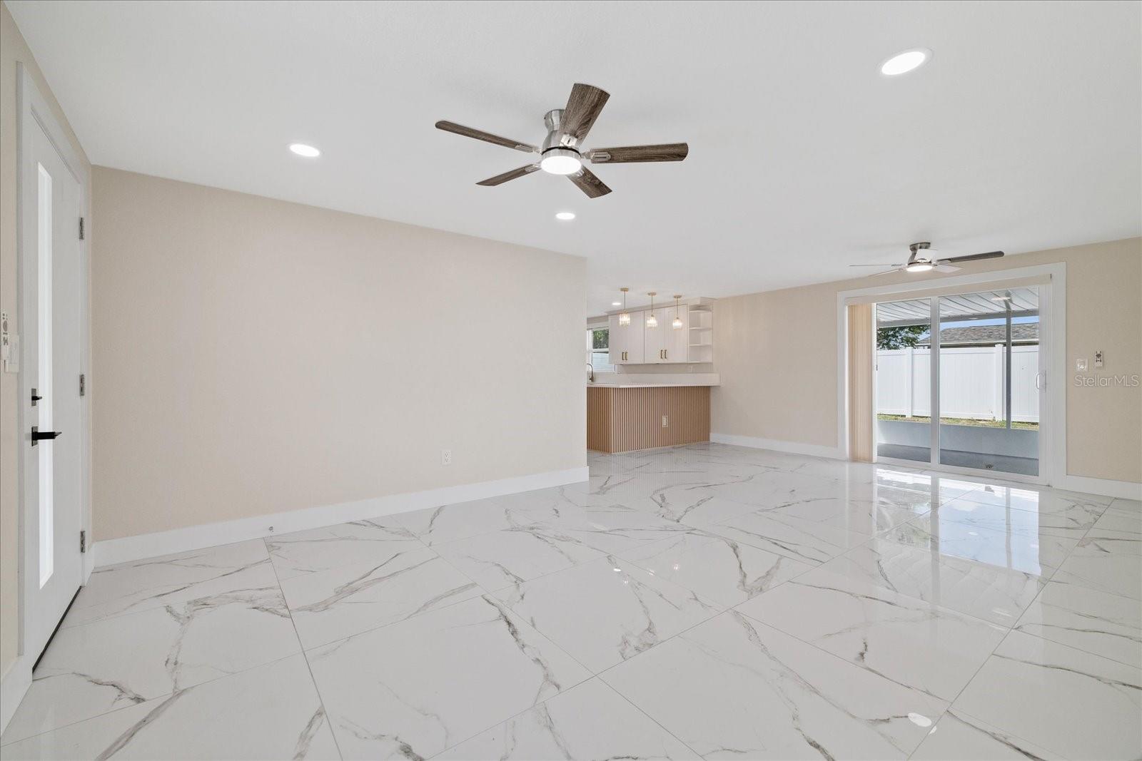 2229 ROSELAWN DR