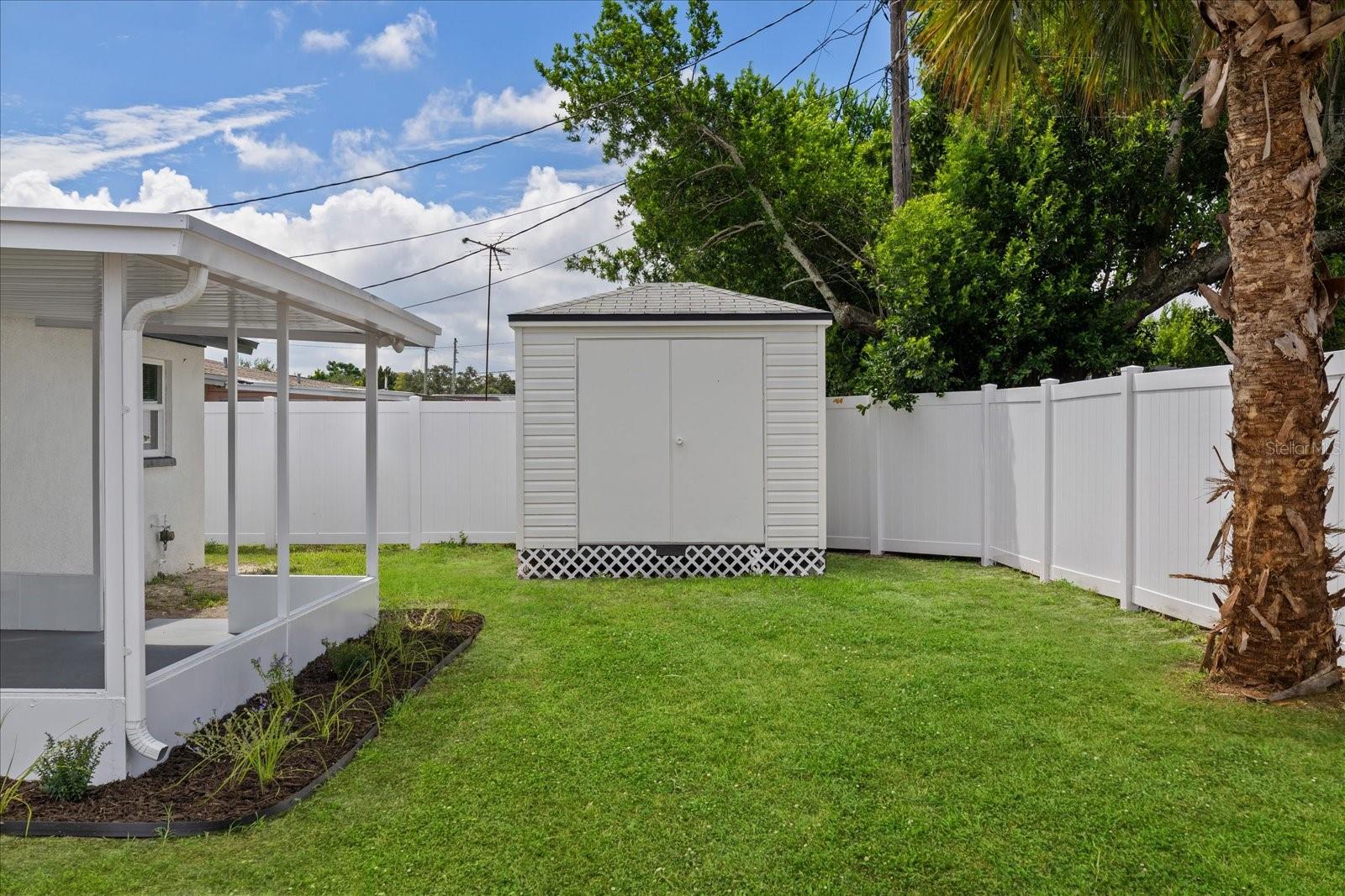 2229 ROSELAWN DR