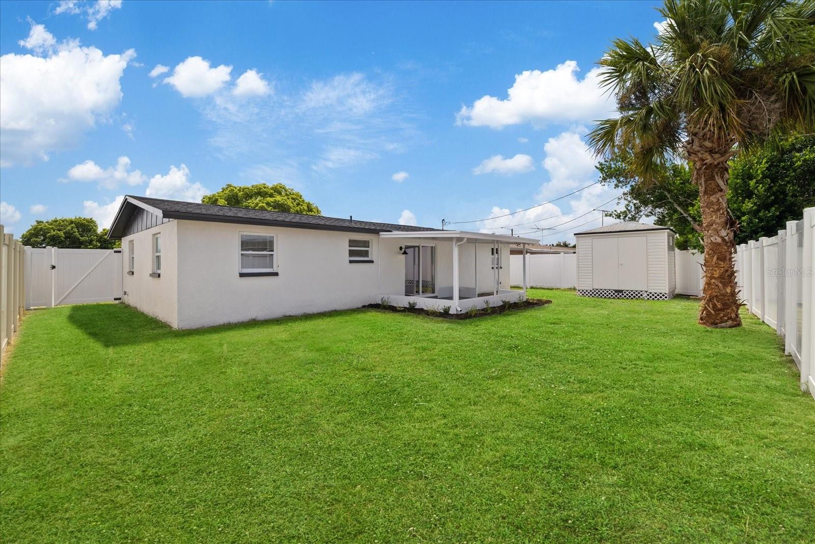 2229 ROSELAWN DR