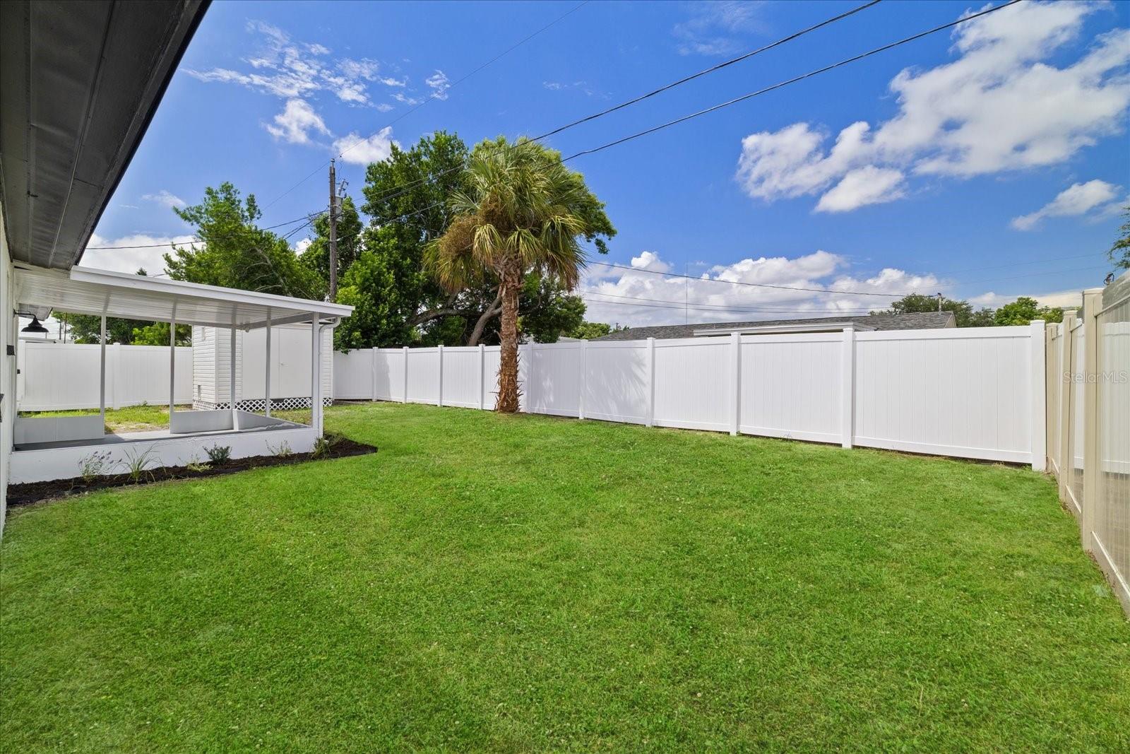 2229 ROSELAWN DR