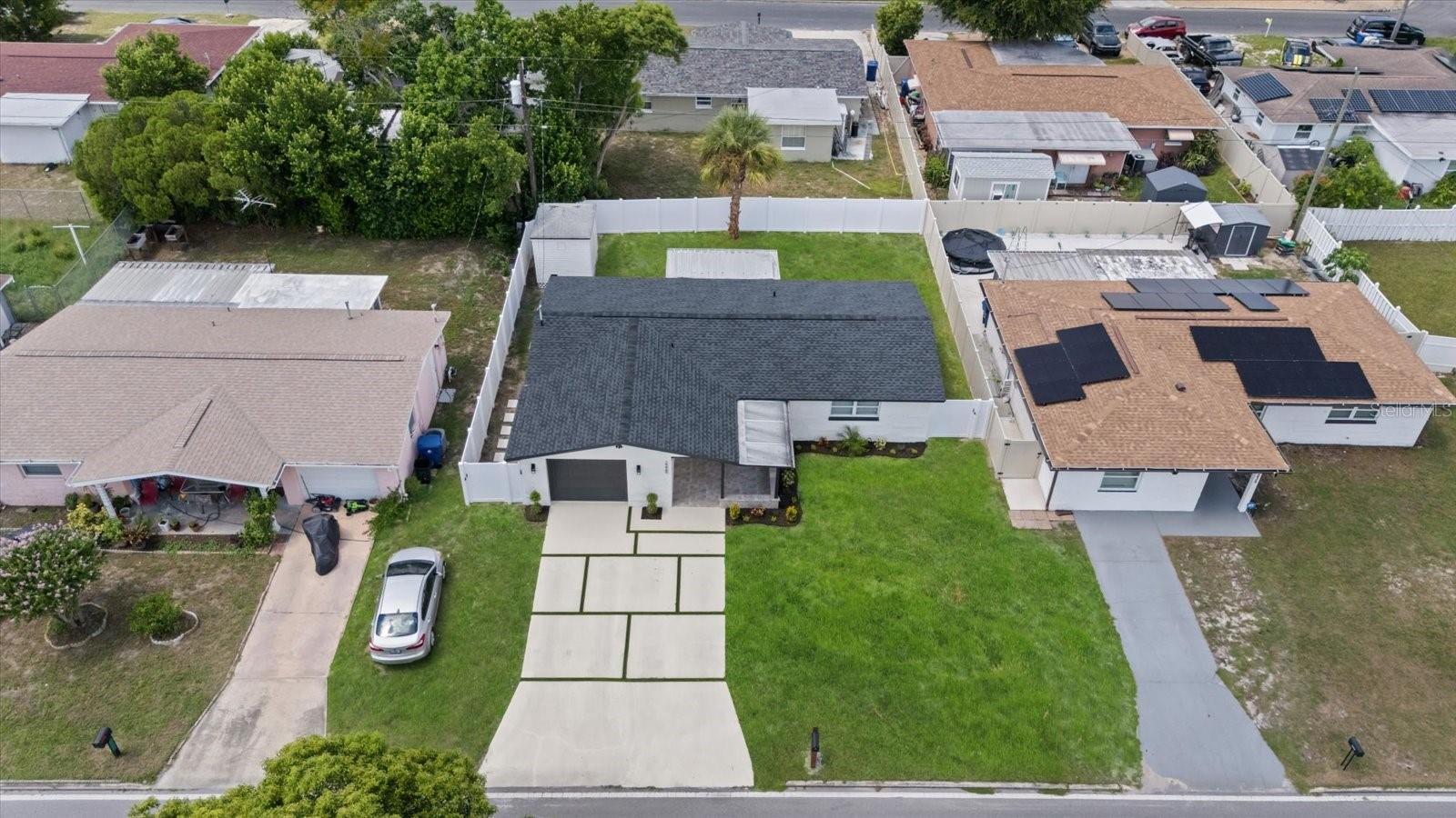 2229 ROSELAWN DR