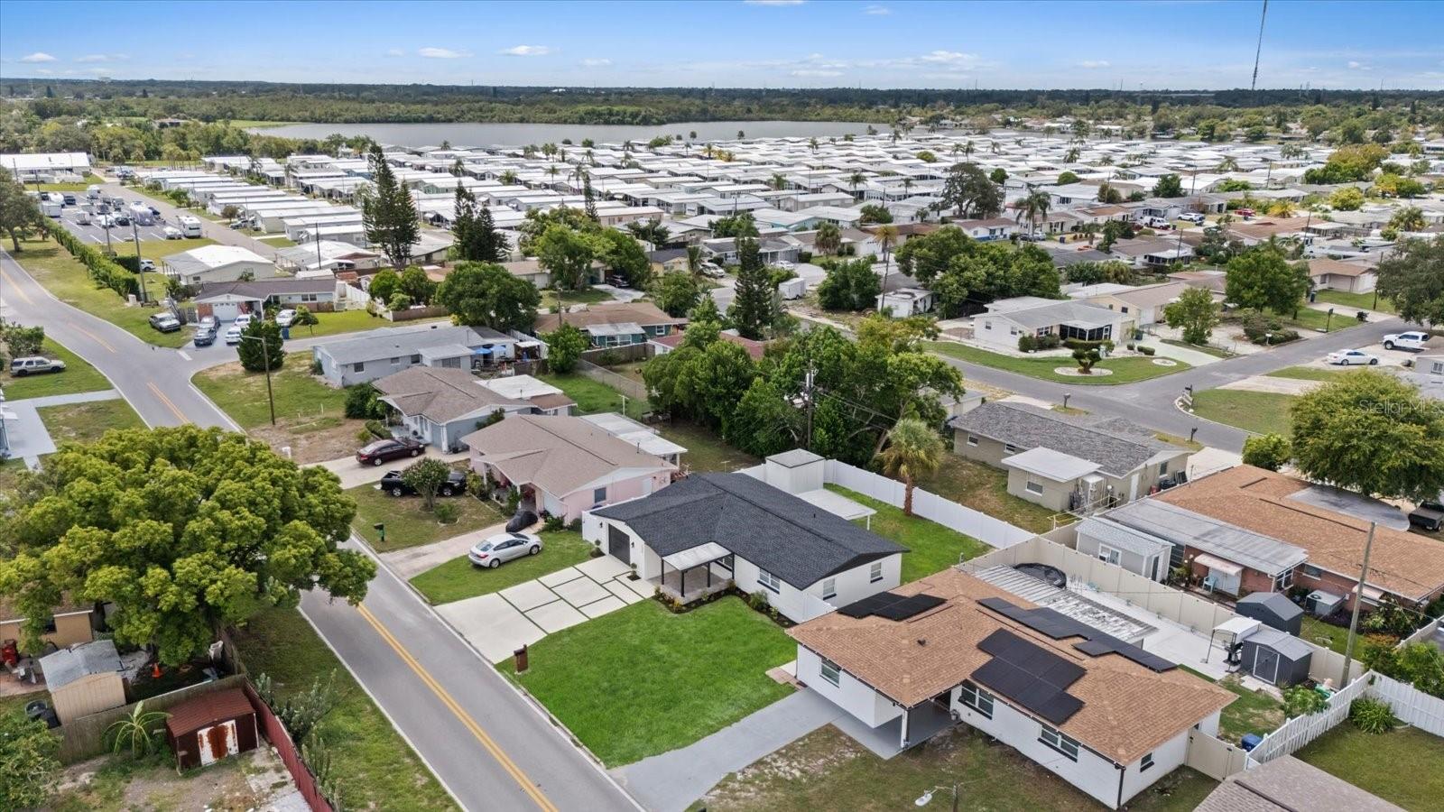 2229 ROSELAWN DR