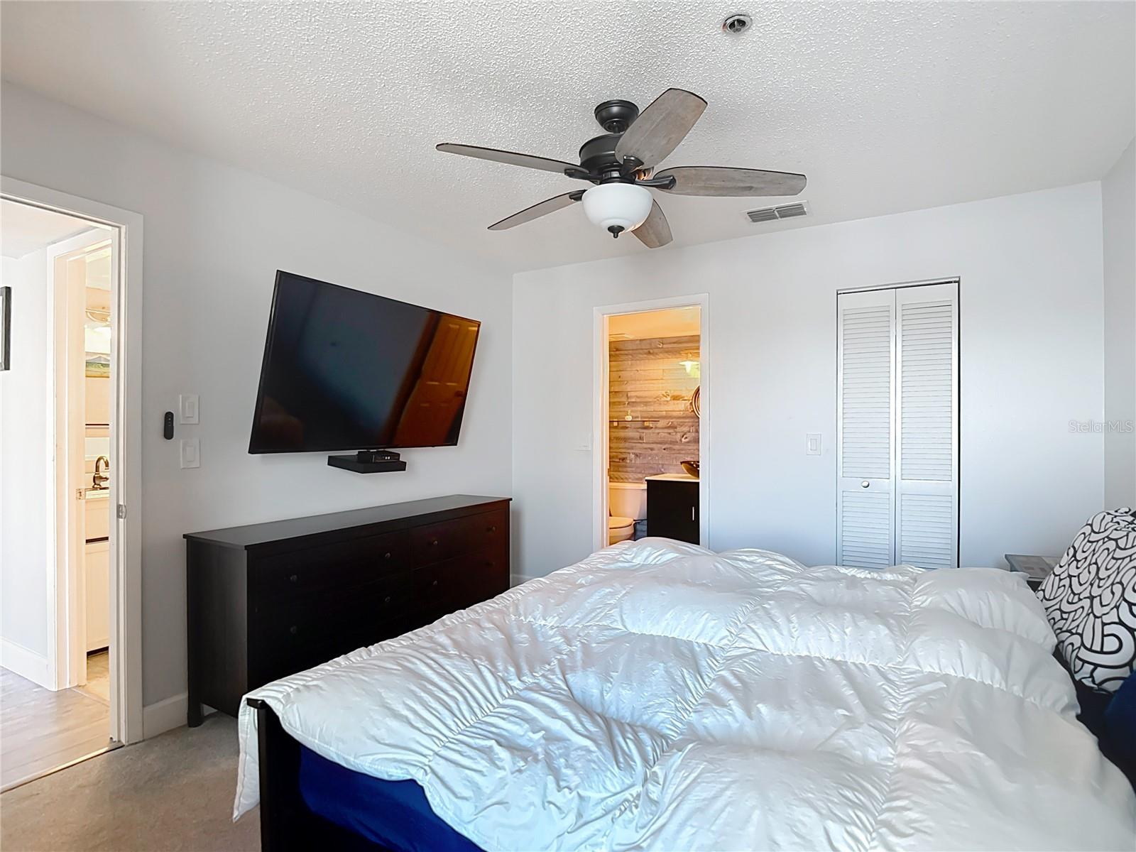 5722 BISCAYNE CT #304