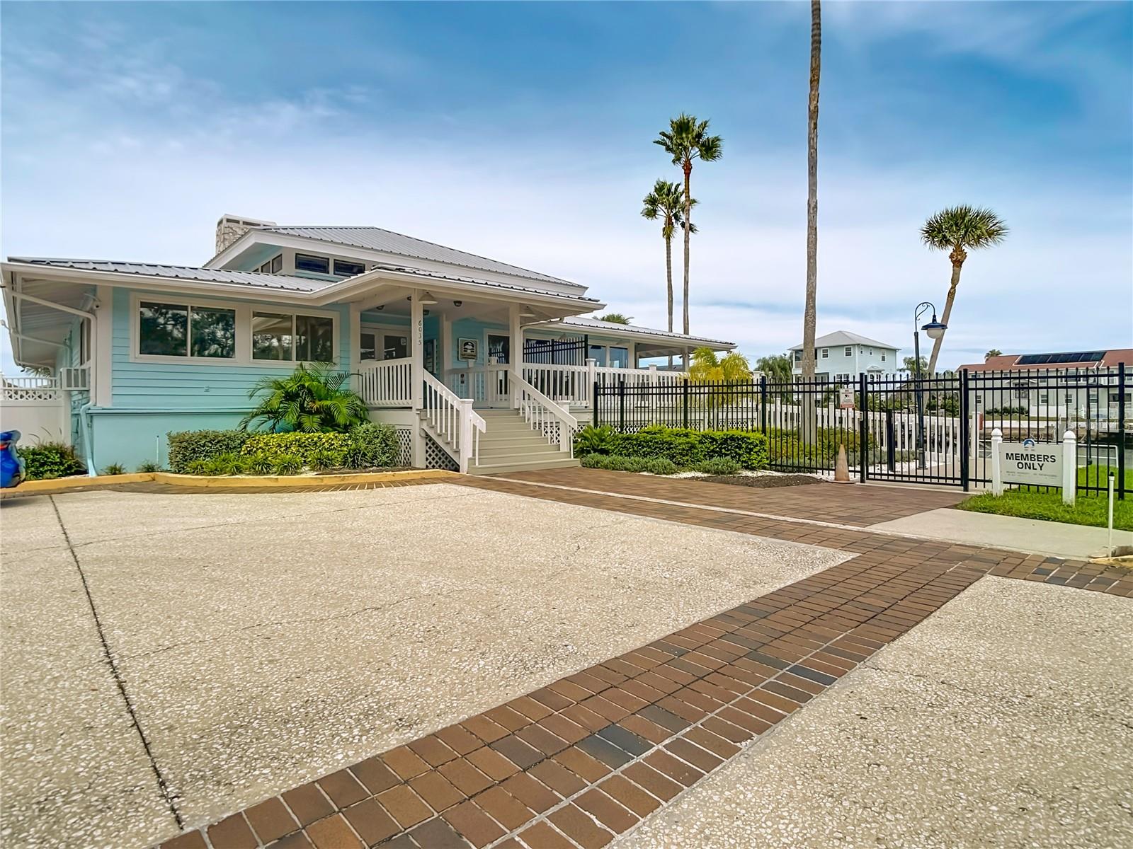 5722 BISCAYNE CT #304