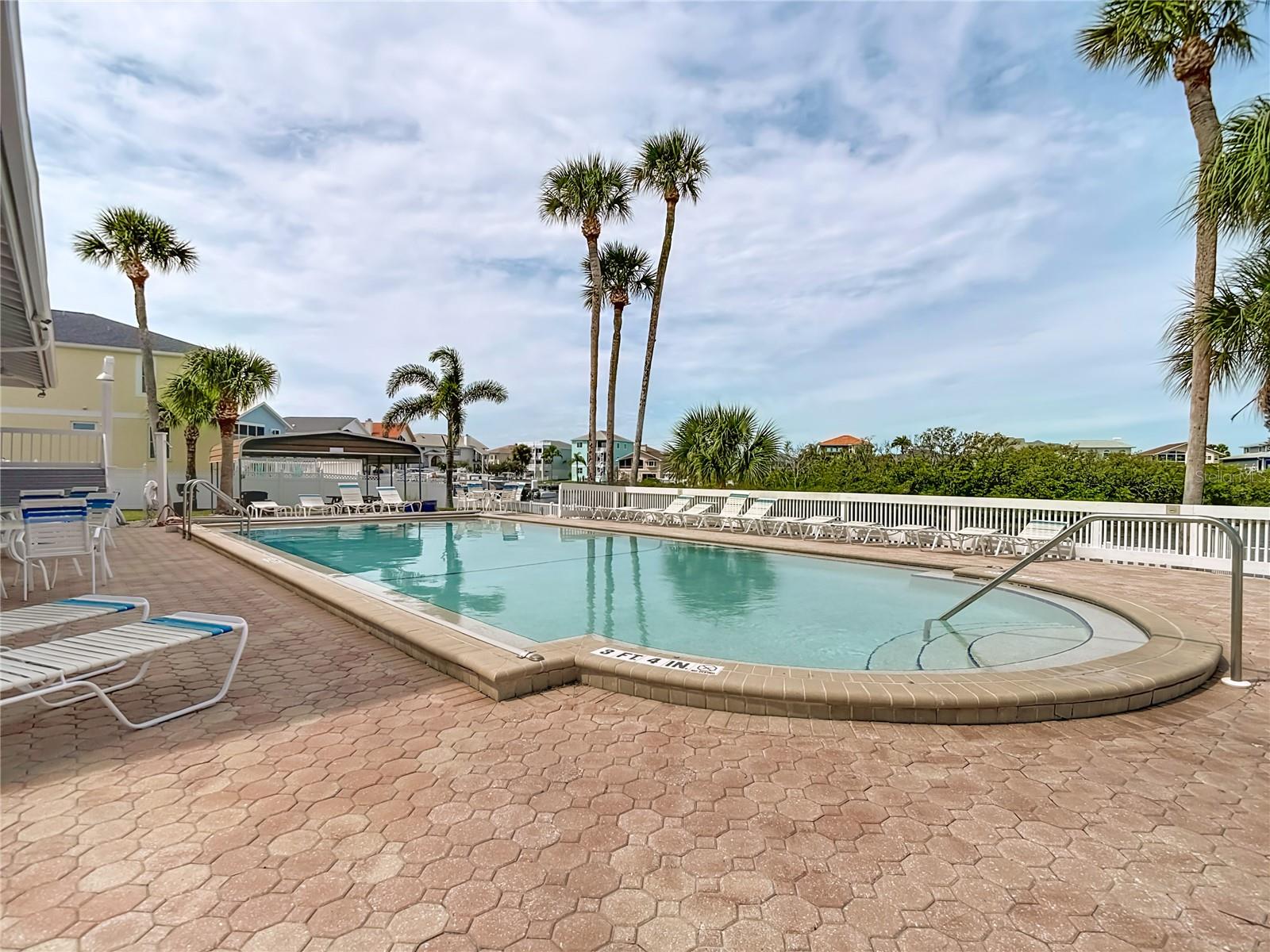 5722 BISCAYNE CT #304