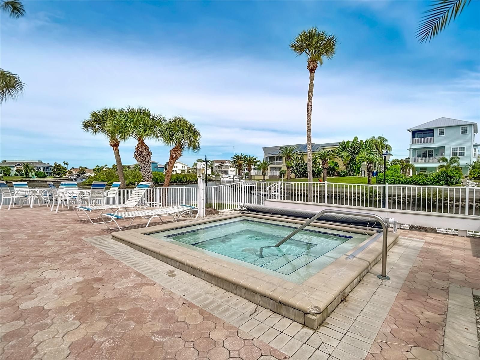 5722 BISCAYNE CT #304
