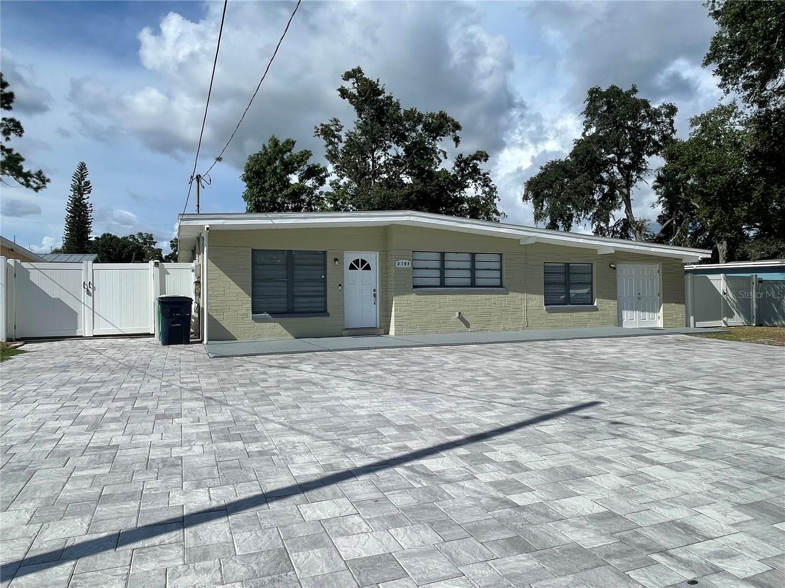 2307 W HAMILTON AVE