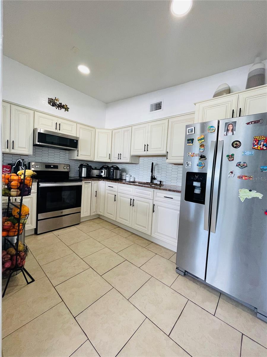 2307 W HAMILTON AVE