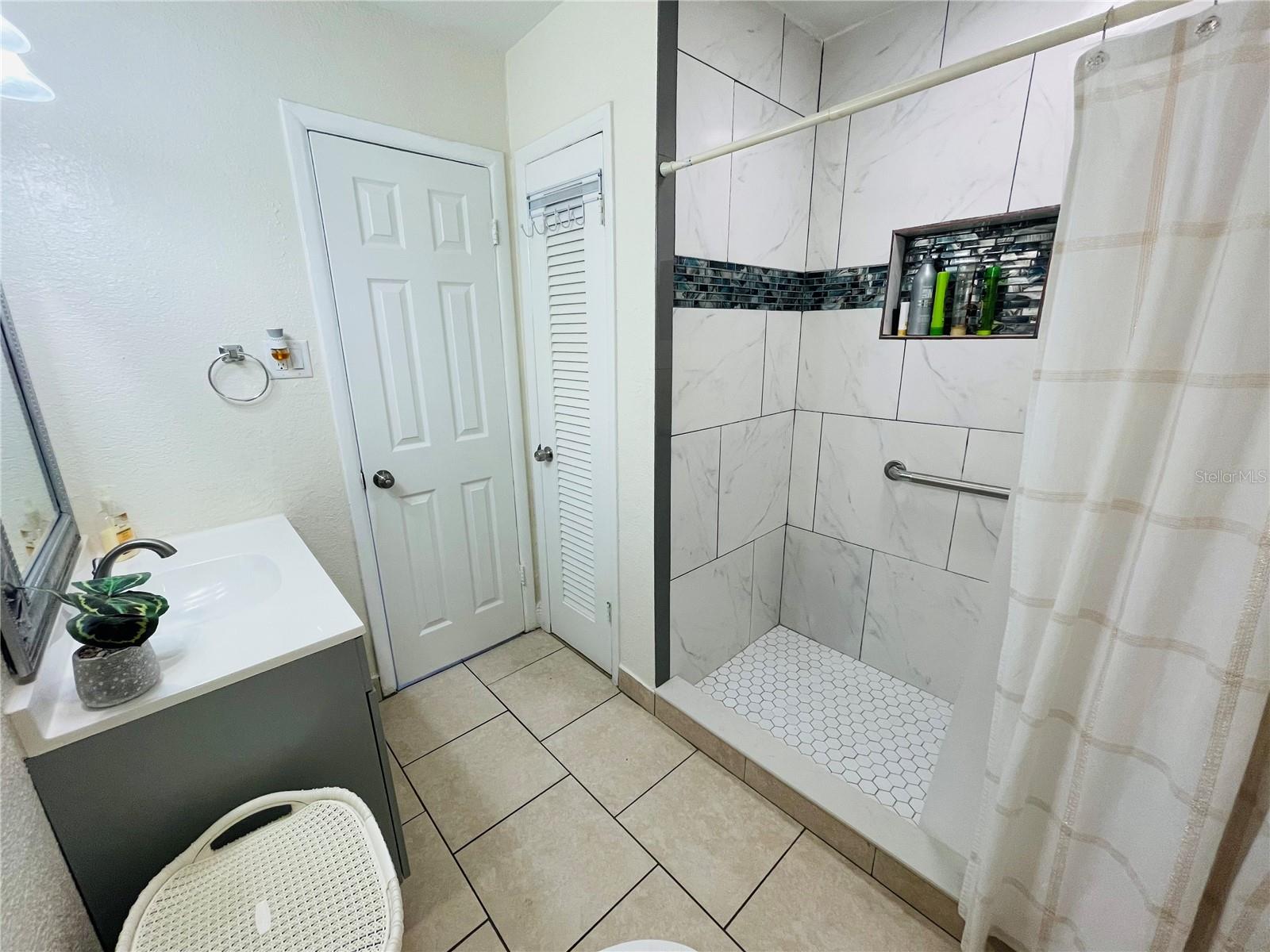 2307 W HAMILTON AVE