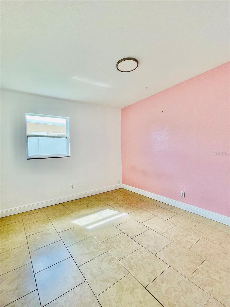 2307 W HAMILTON AVE