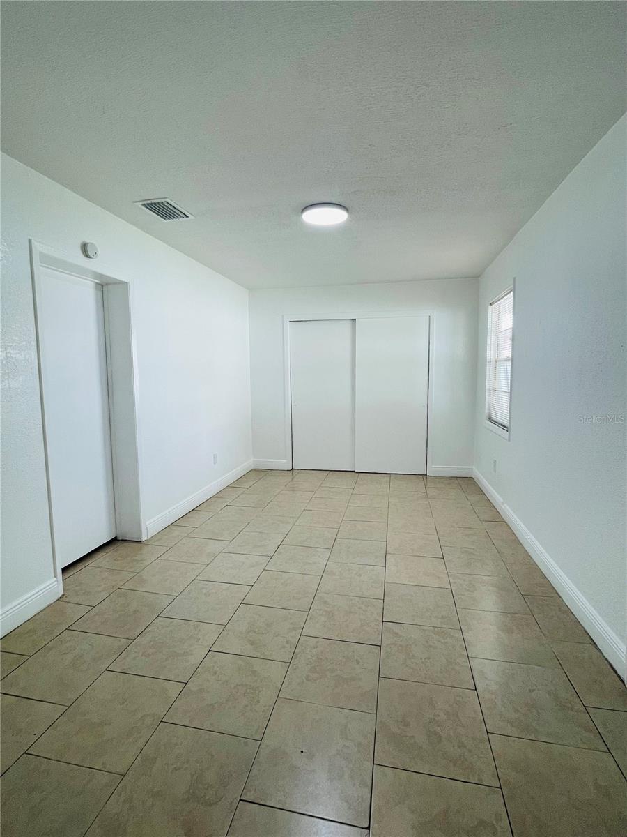 2307 W HAMILTON AVE