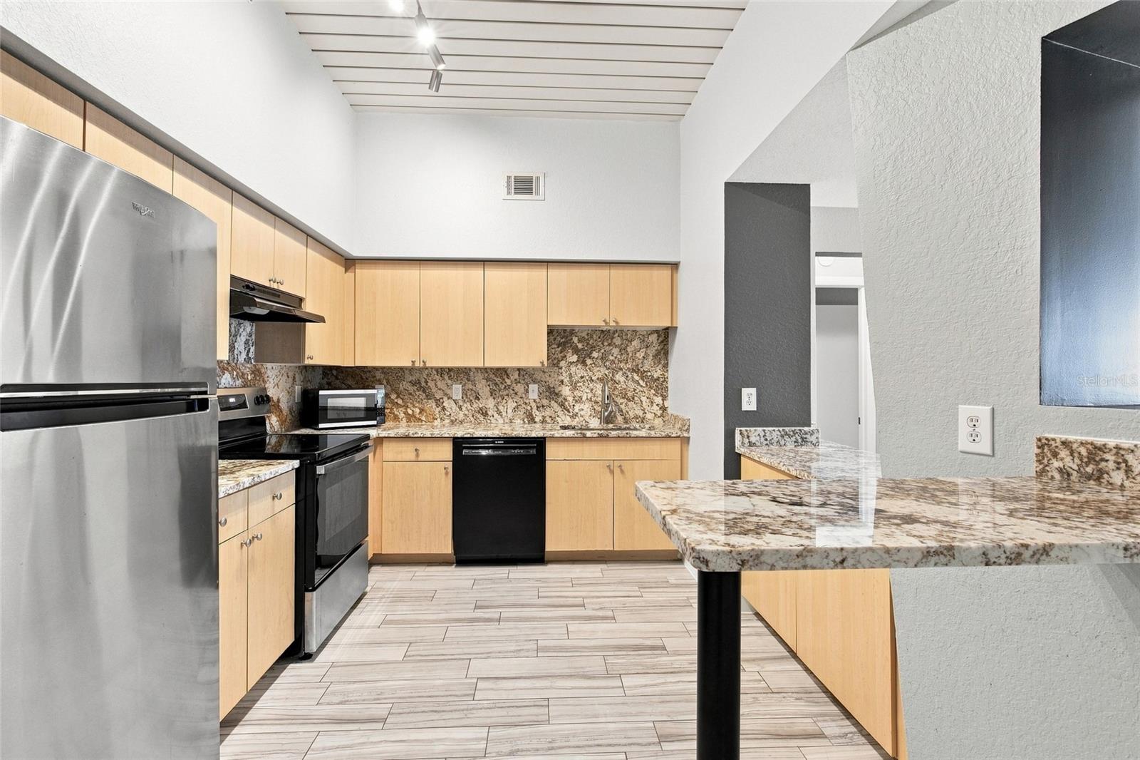 2410 W AZEELE ST #216