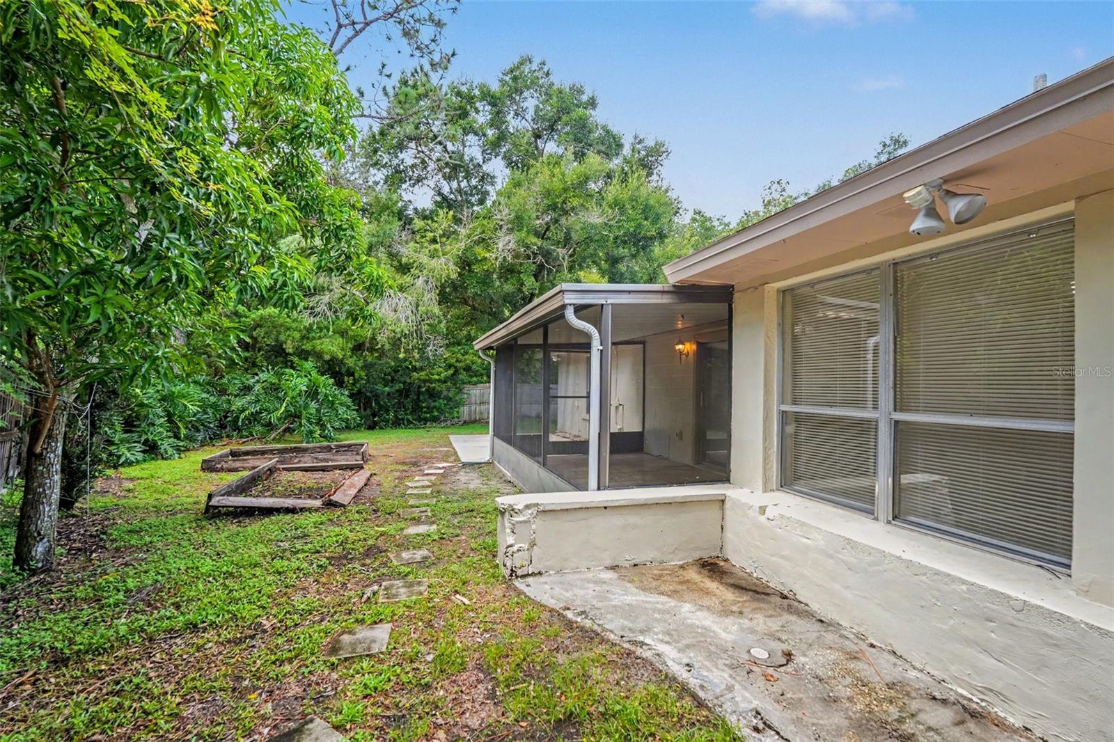 5953 BIRCHWOOD DR
