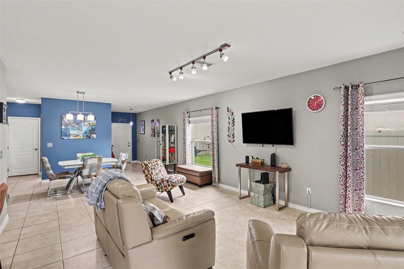 4956 REFLECTING POND CIR