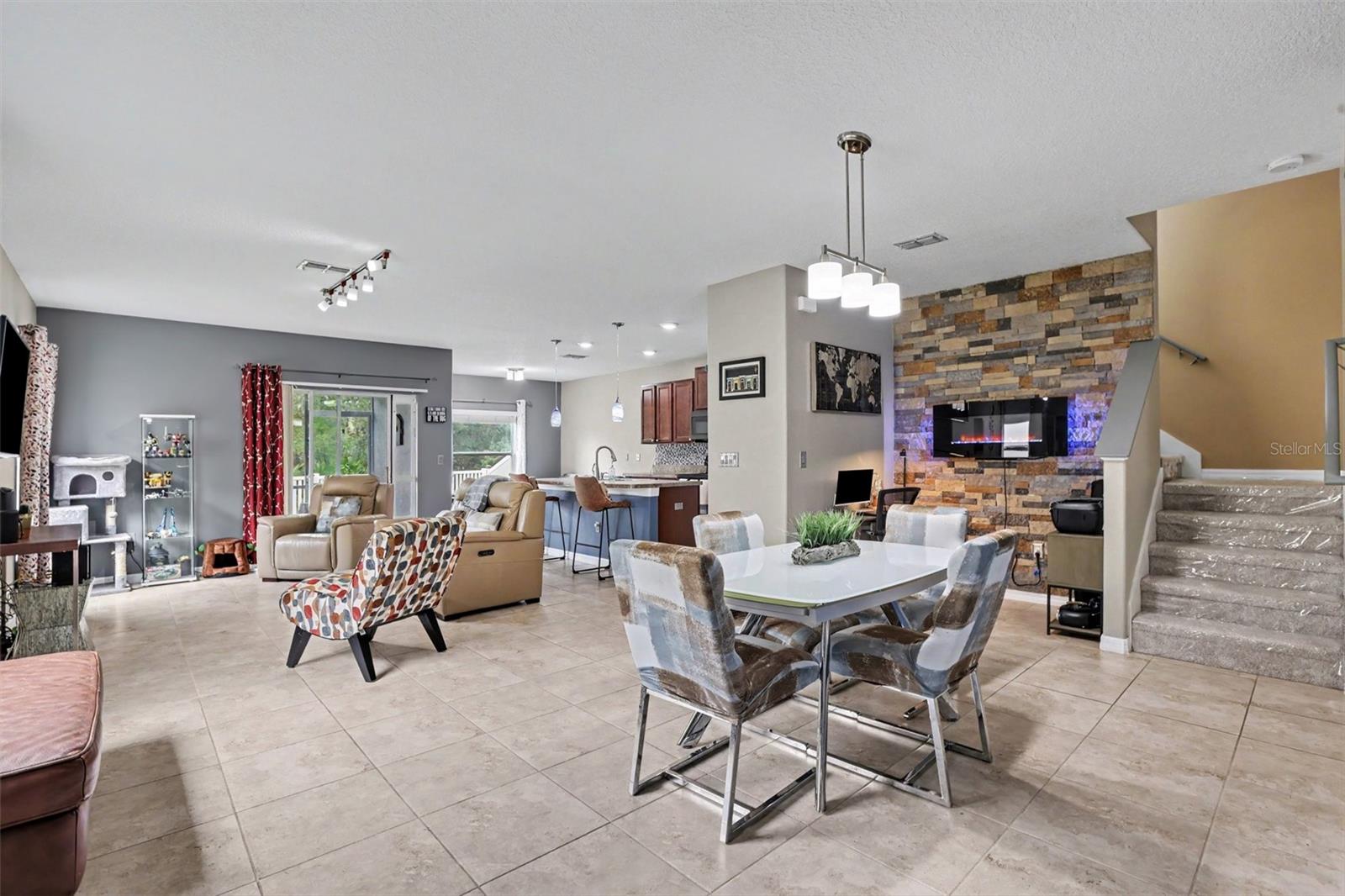 4956 REFLECTING POND CIR
