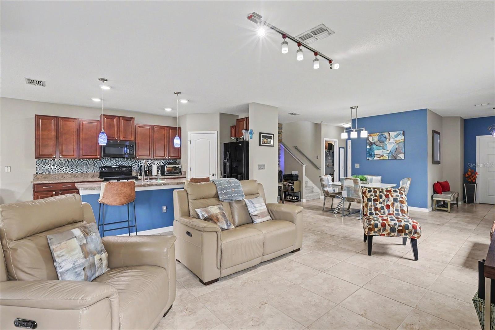 4956 REFLECTING POND CIR