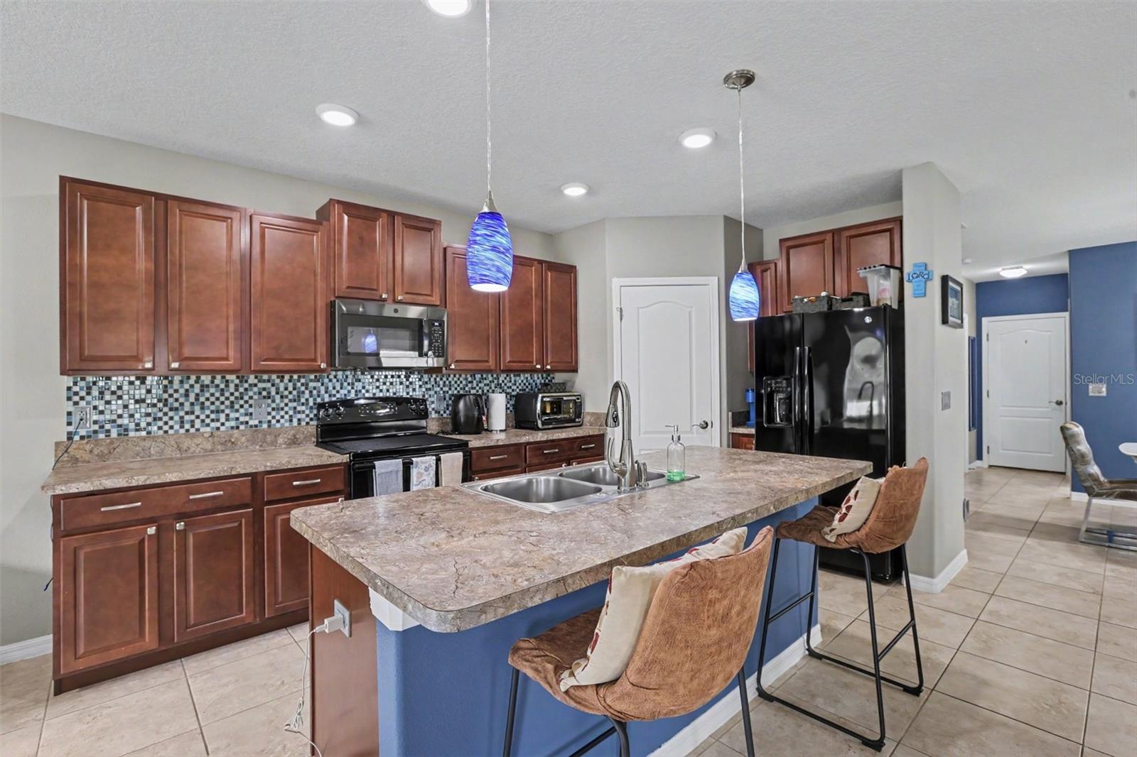 4956 REFLECTING POND CIR
