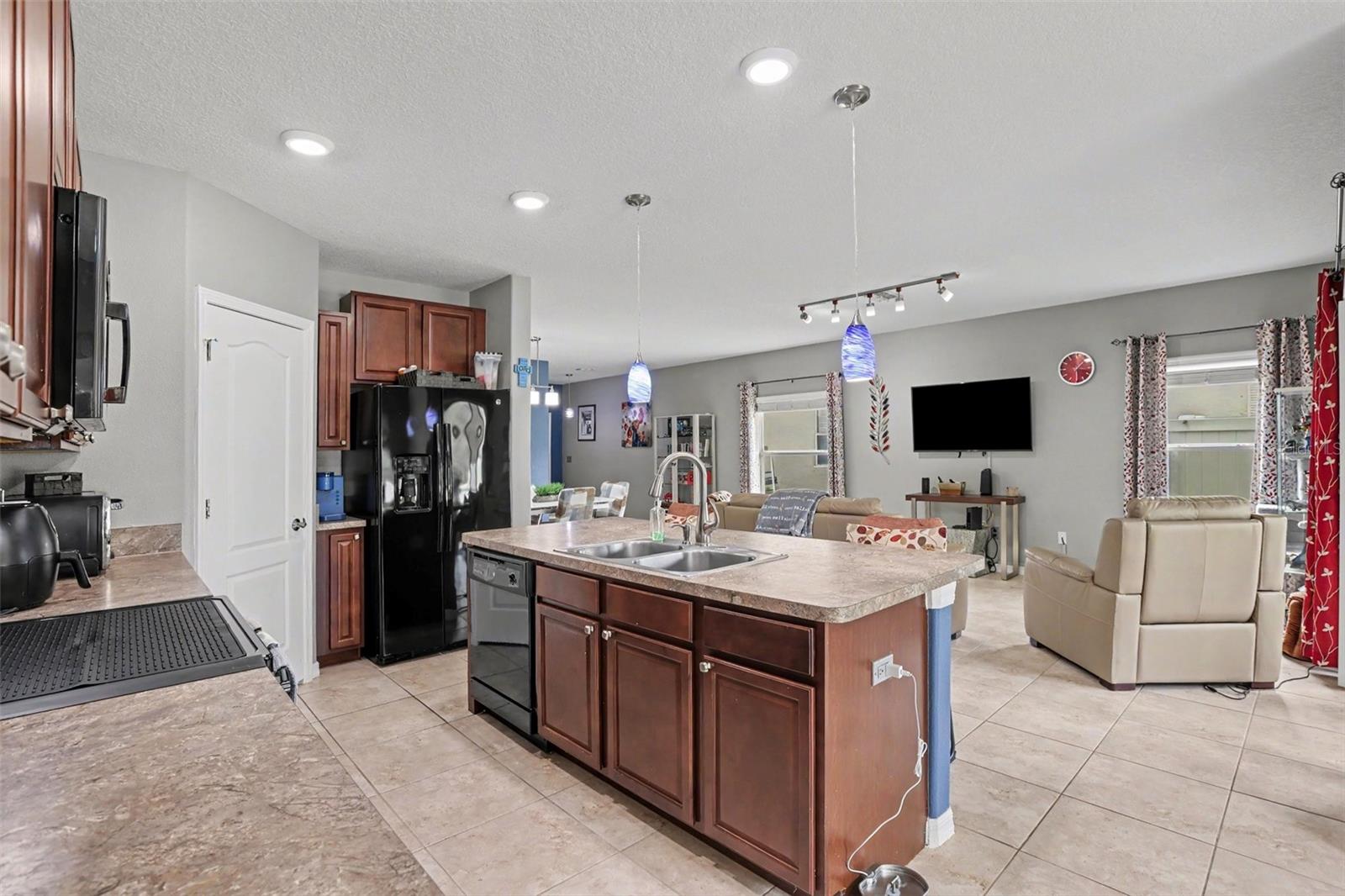 4956 REFLECTING POND CIR