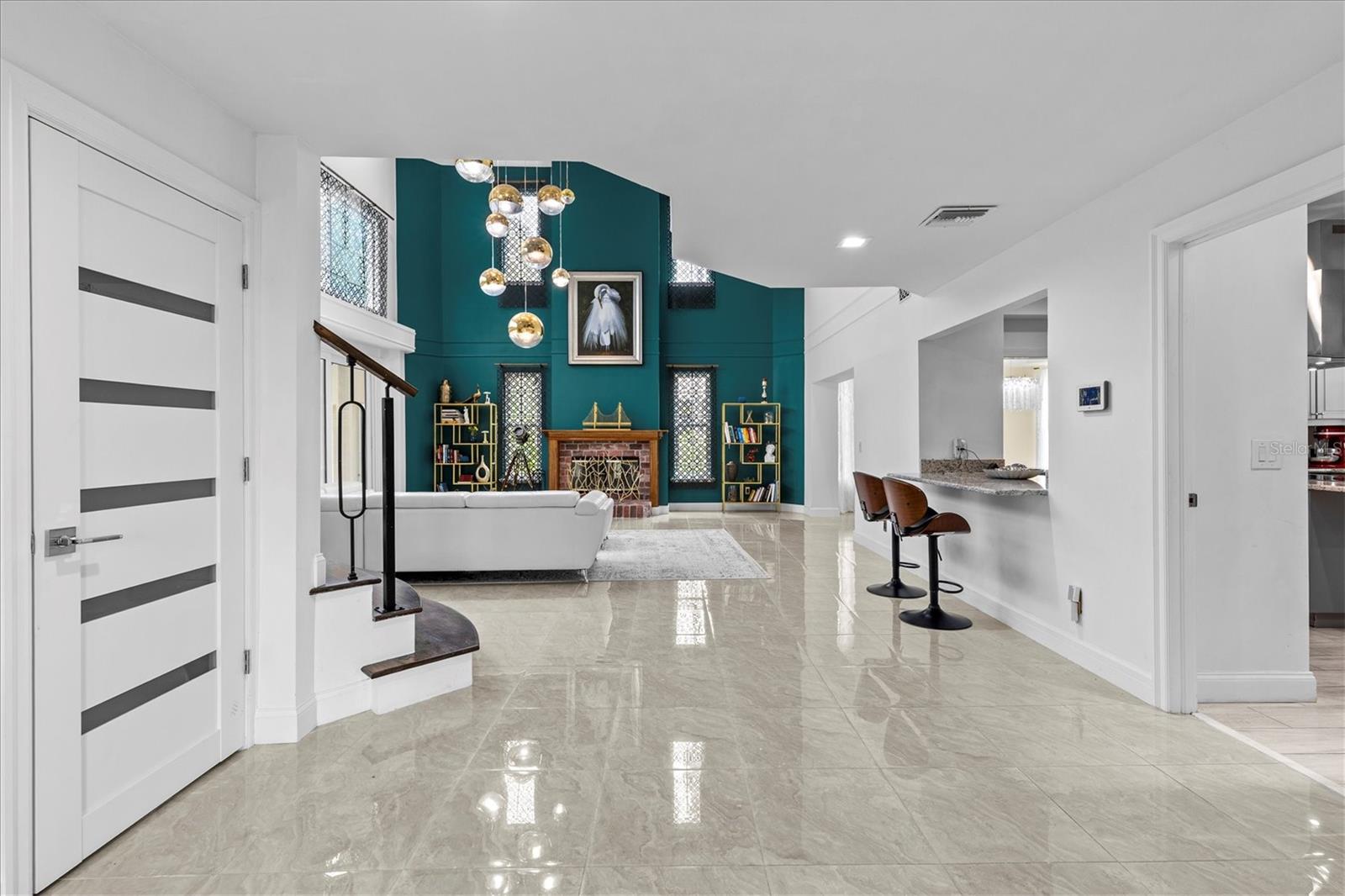 5914 LA ROSA LN