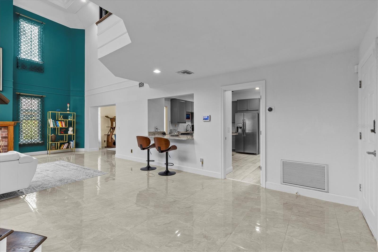 5914 LA ROSA LN