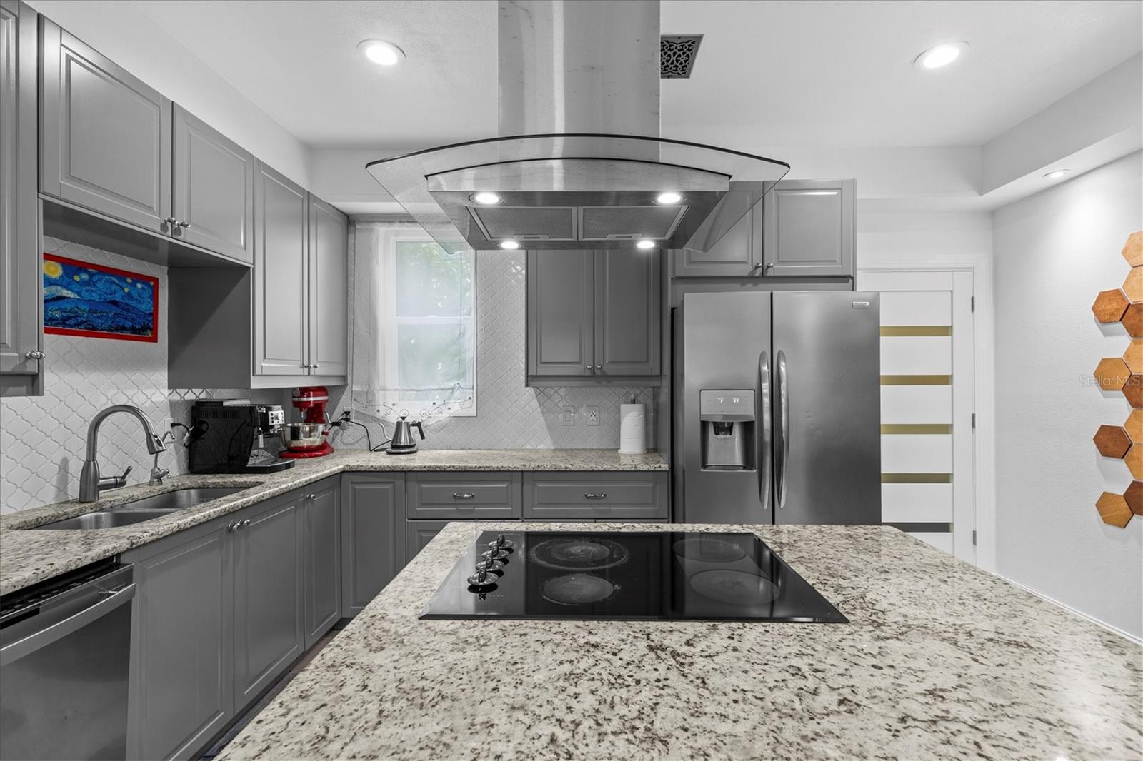 5914 LA ROSA LN