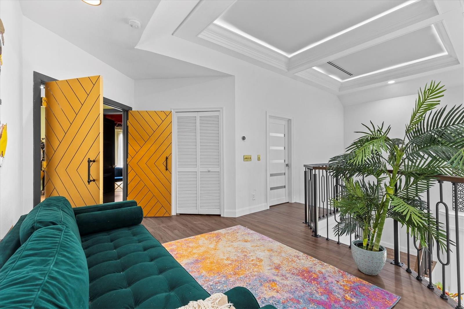 5914 LA ROSA LN