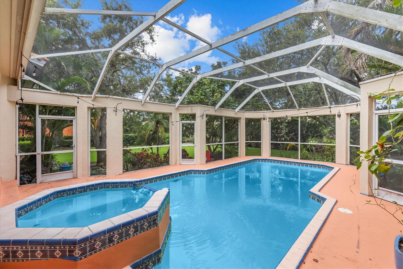 5914 LA ROSA LN