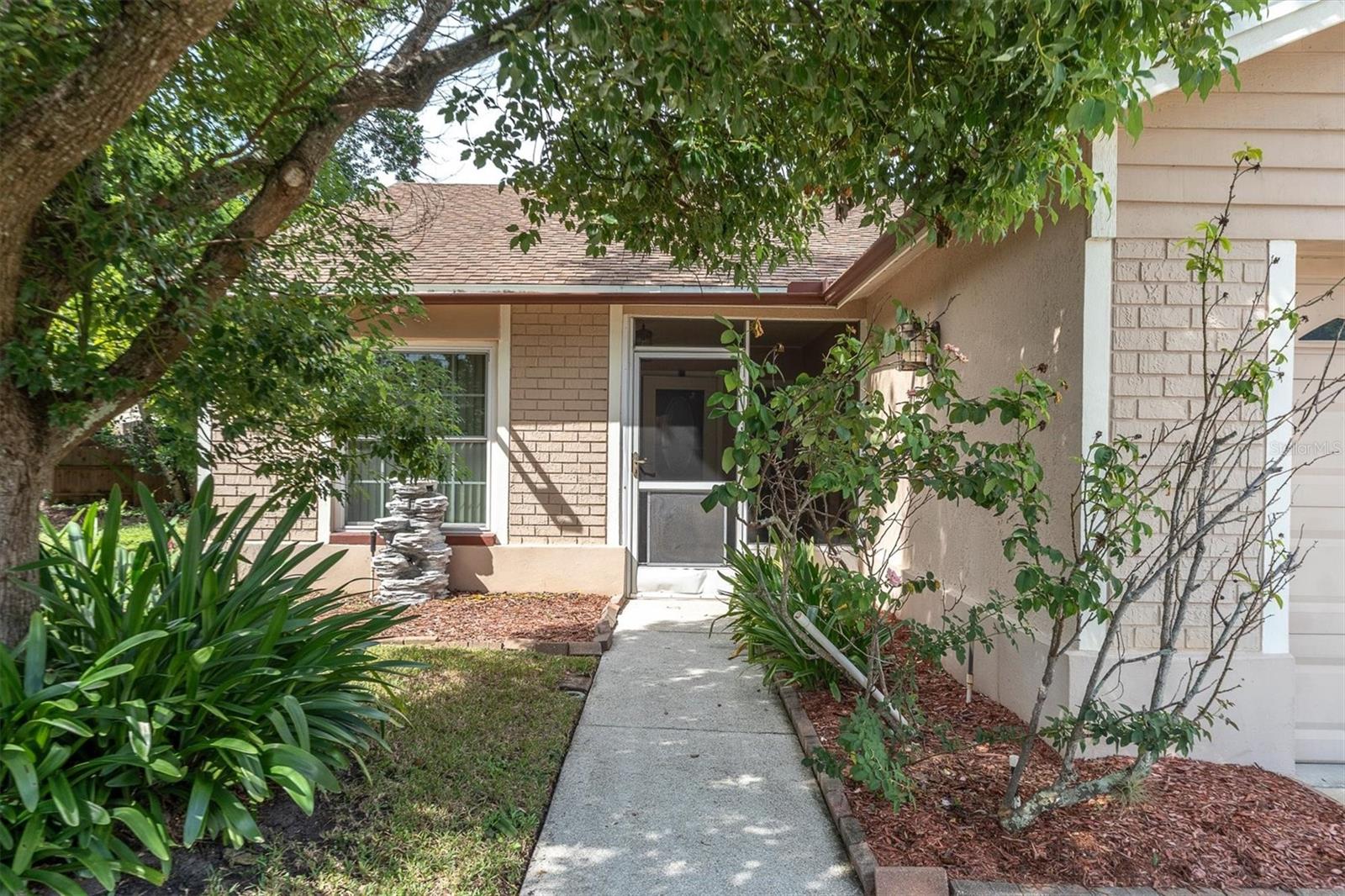 10833 LIVINGSTON DR