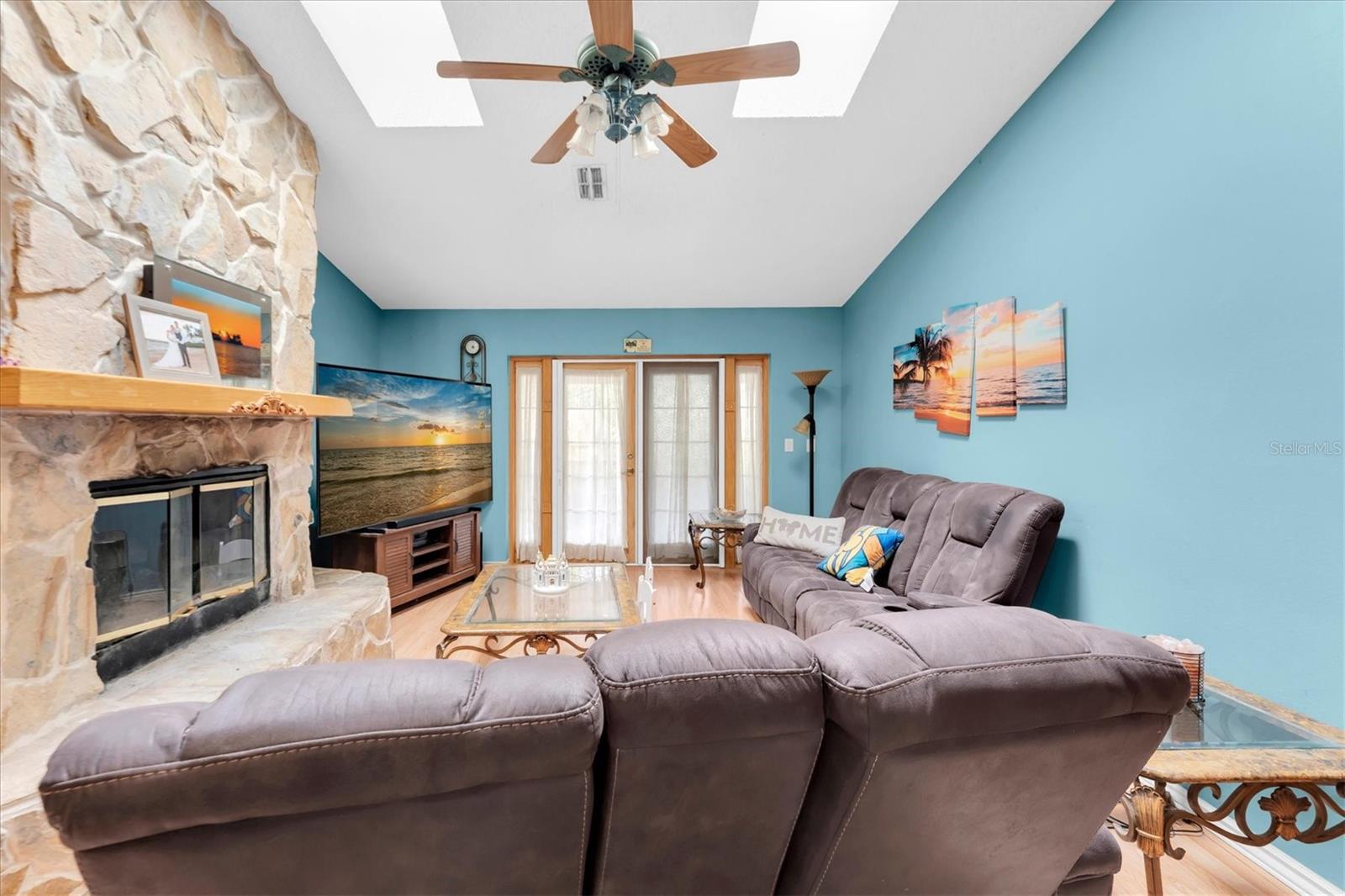 10833 LIVINGSTON DR