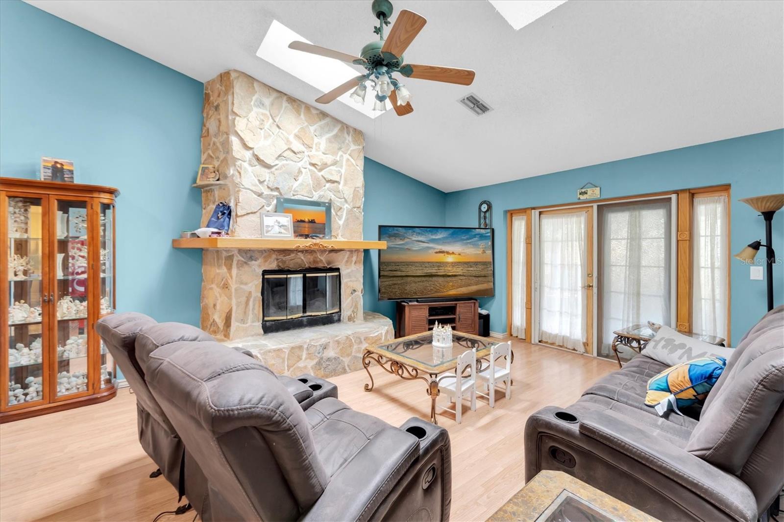 10833 LIVINGSTON DR
