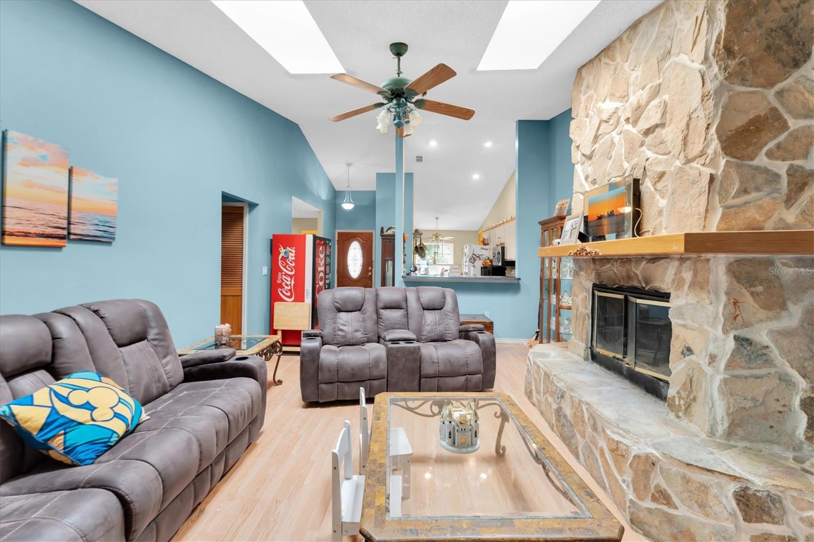 10833 LIVINGSTON DR