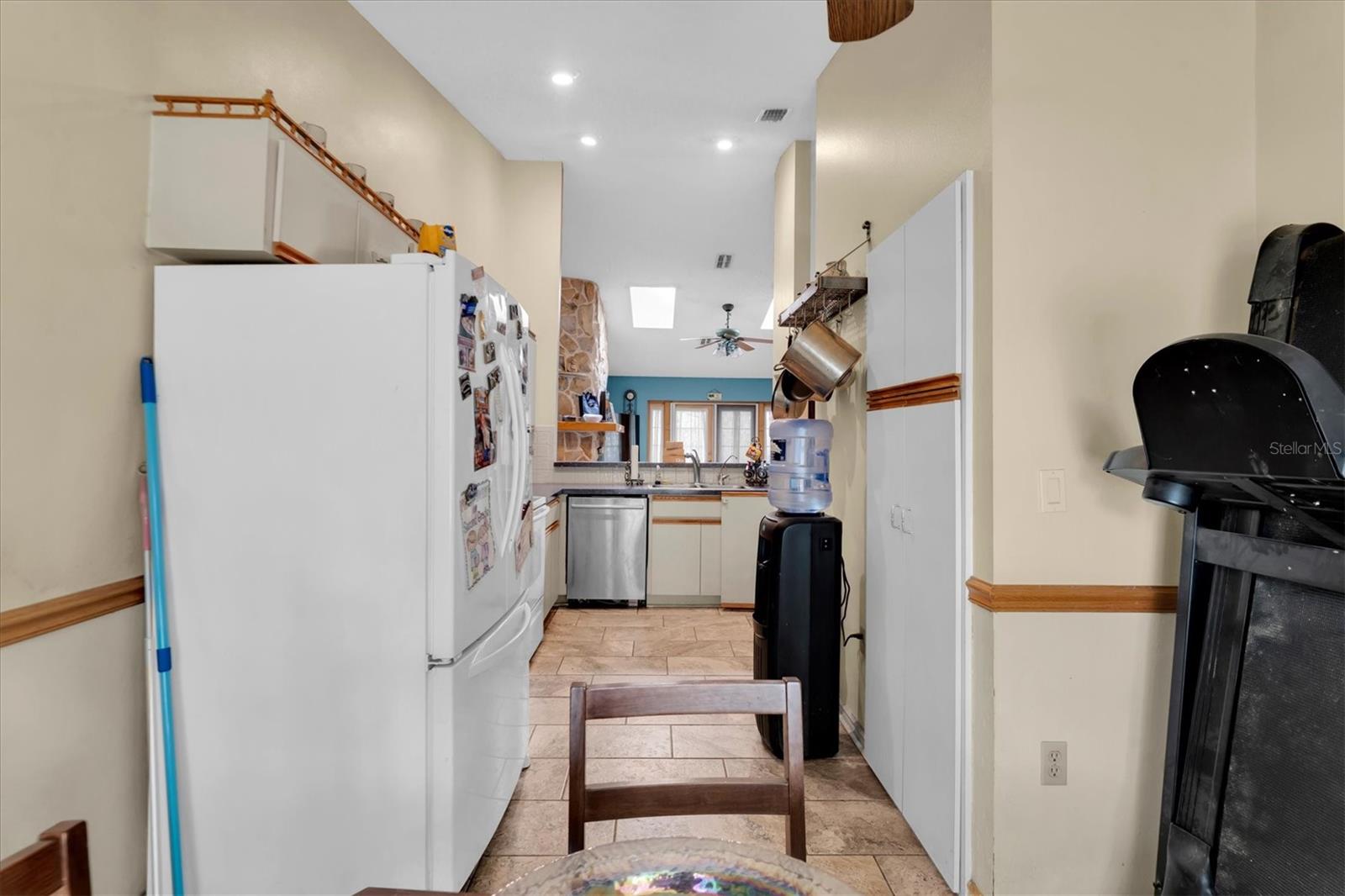 10833 LIVINGSTON DR