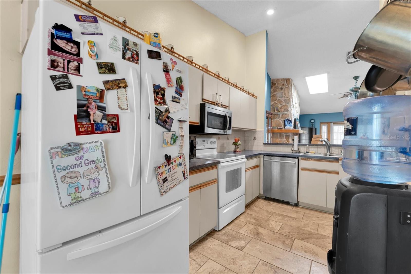 10833 LIVINGSTON DR
