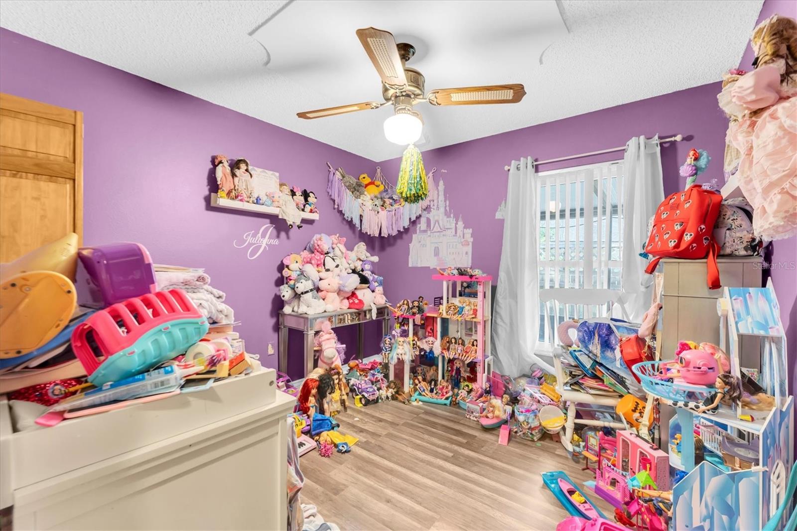 10833 LIVINGSTON DR