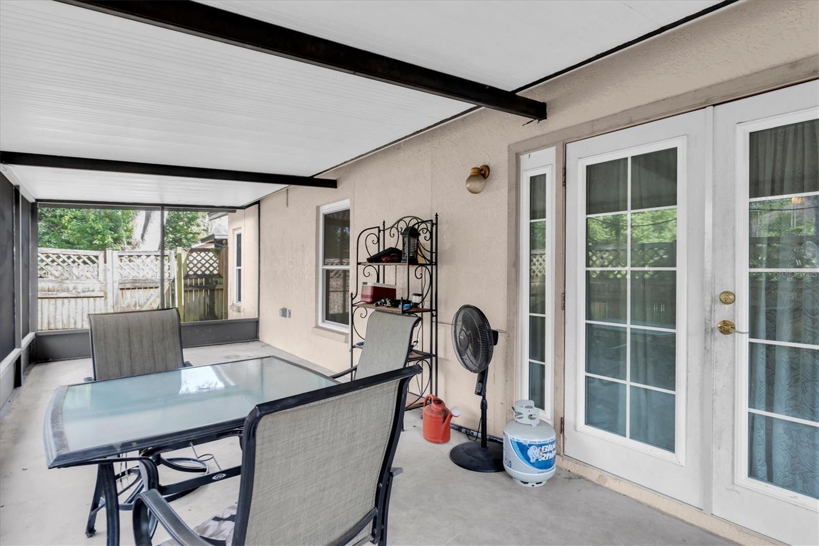 10833 LIVINGSTON DR