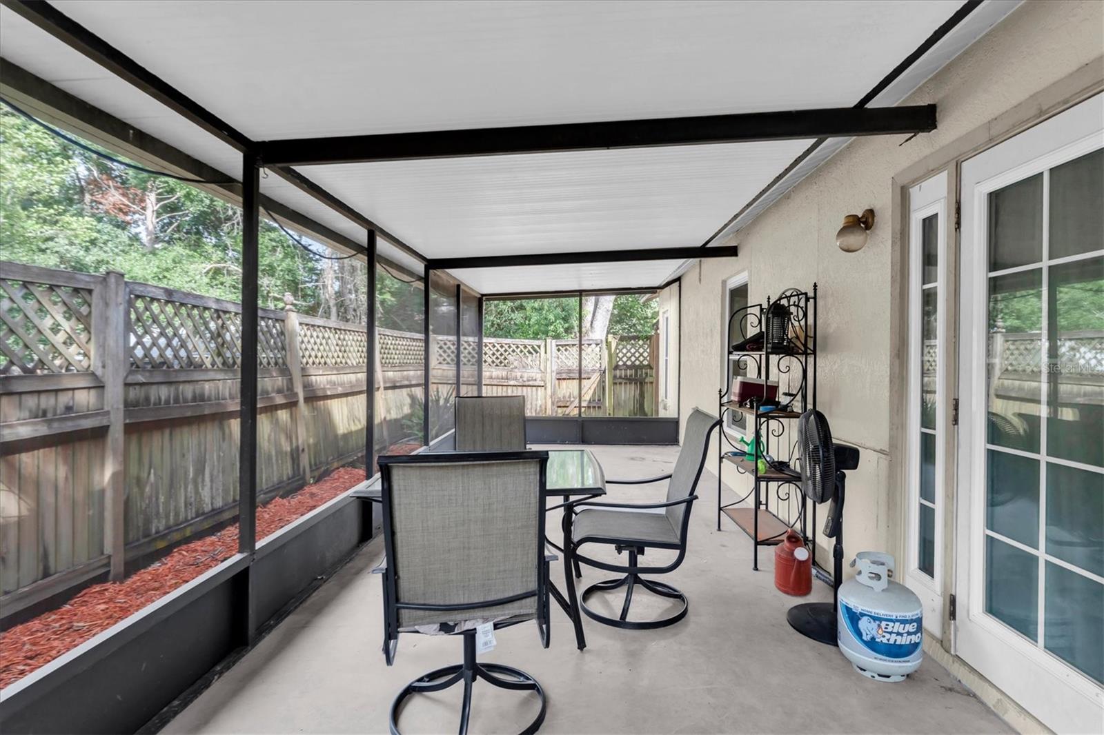 10833 LIVINGSTON DR