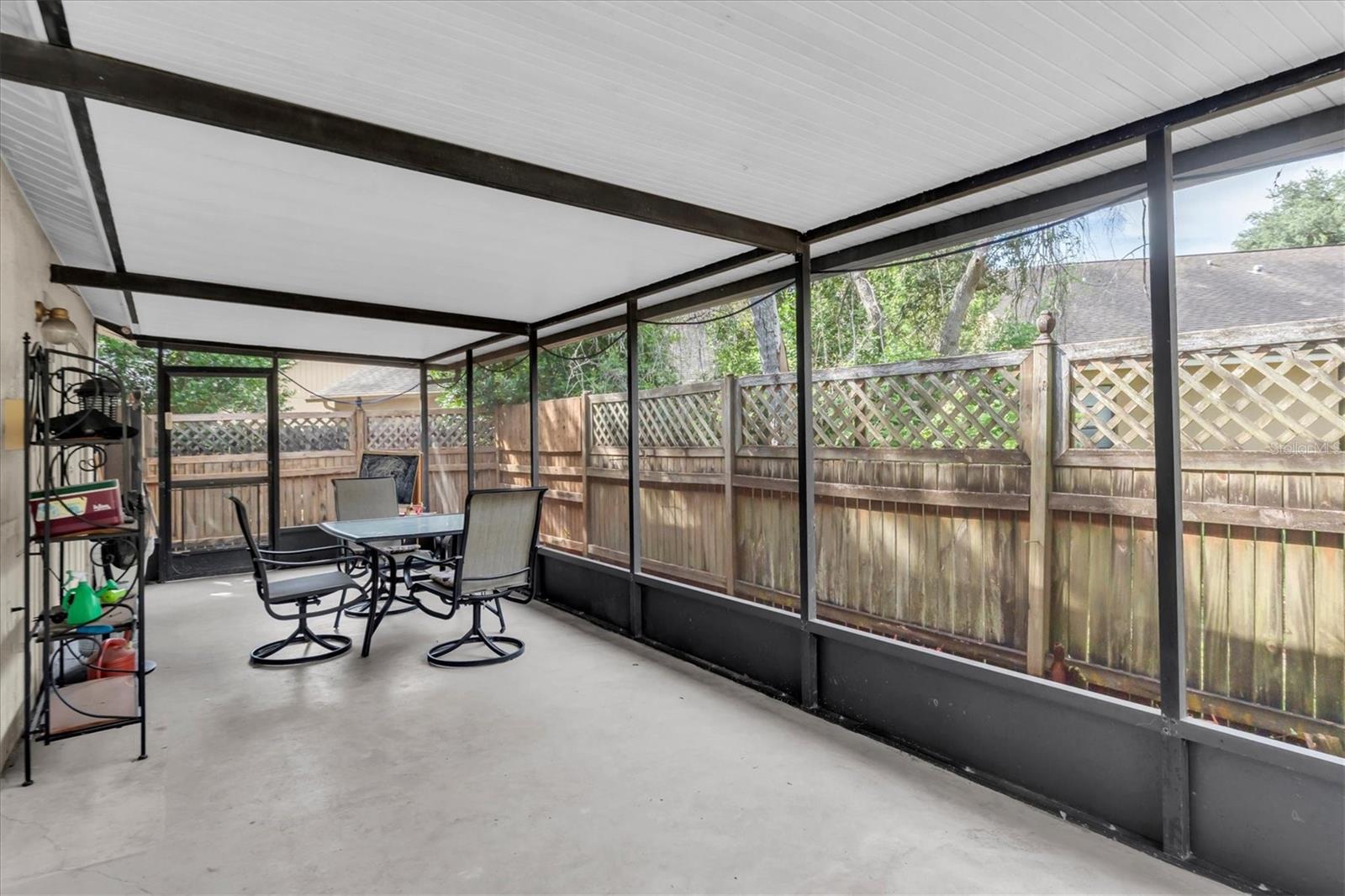 10833 LIVINGSTON DR