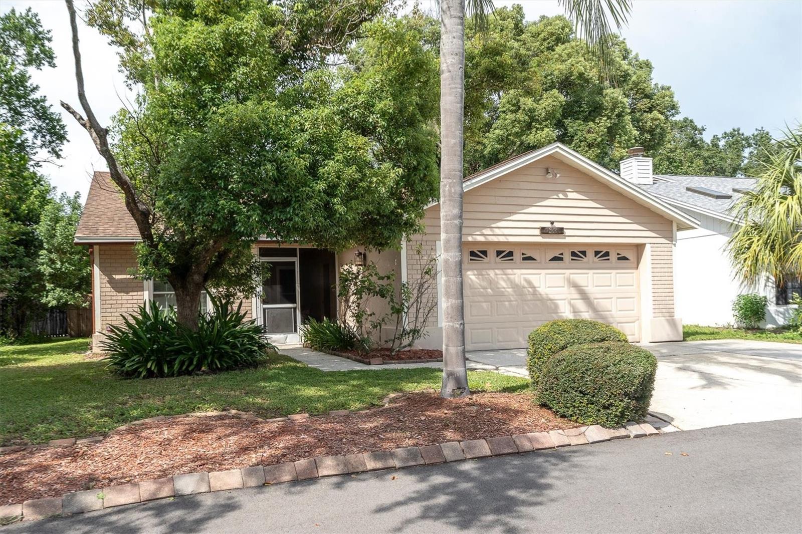 10833 LIVINGSTON DR
