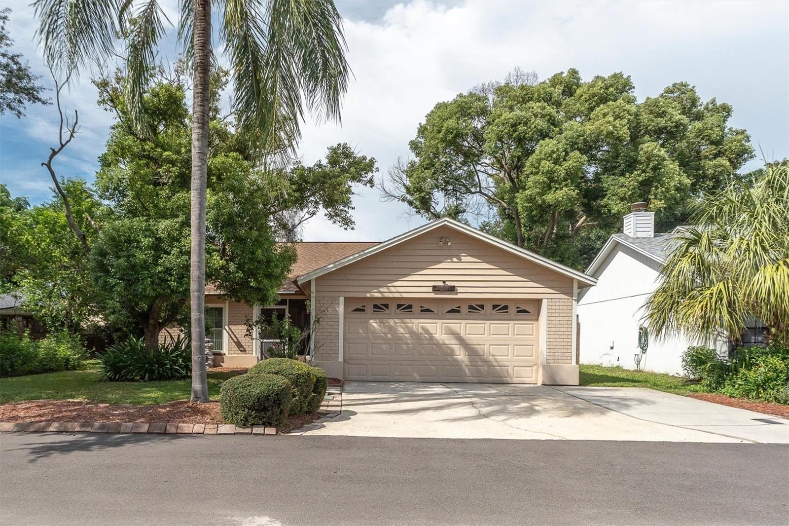 10833 LIVINGSTON DR
