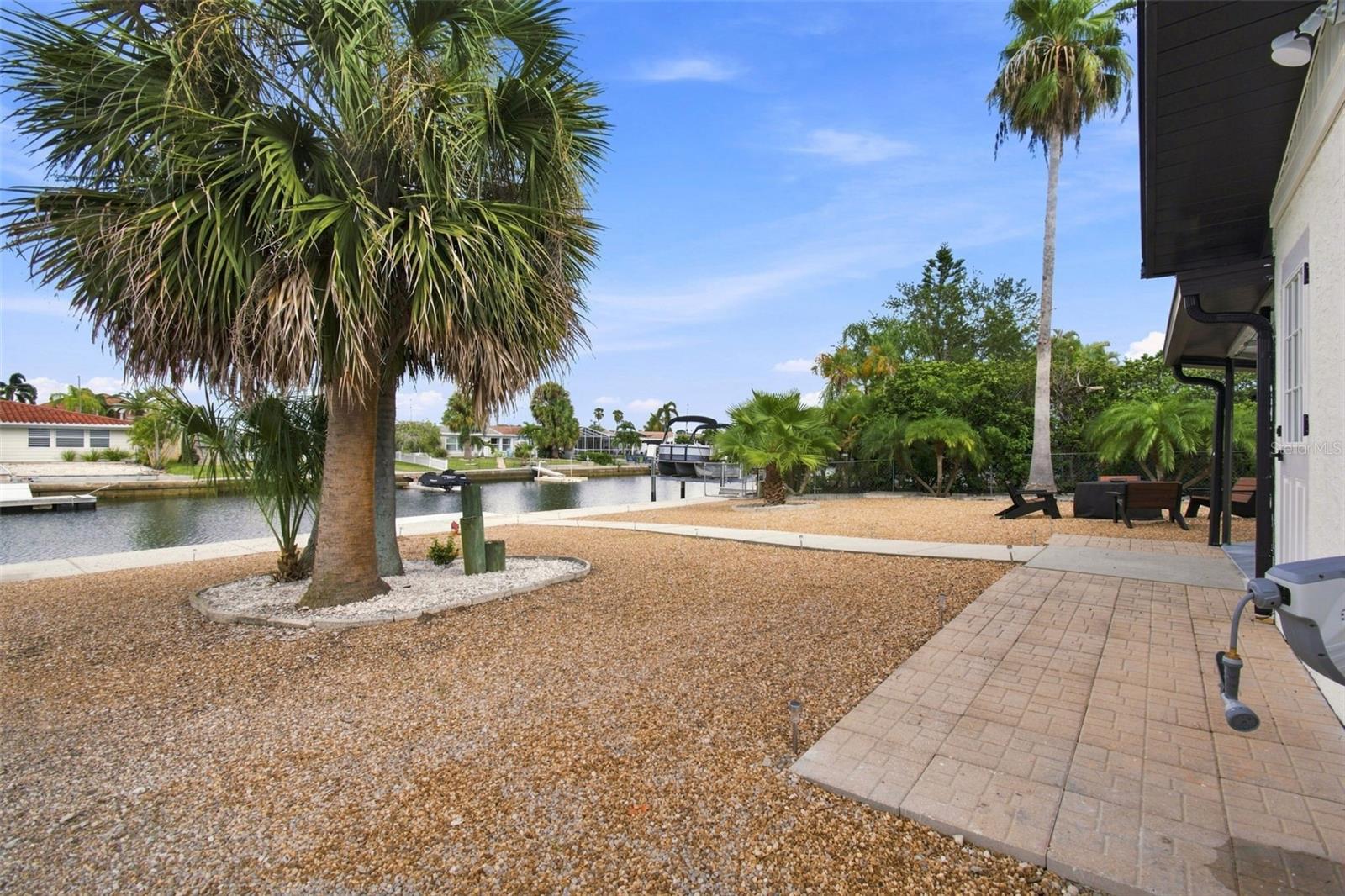 3915 HEADSAIL DR