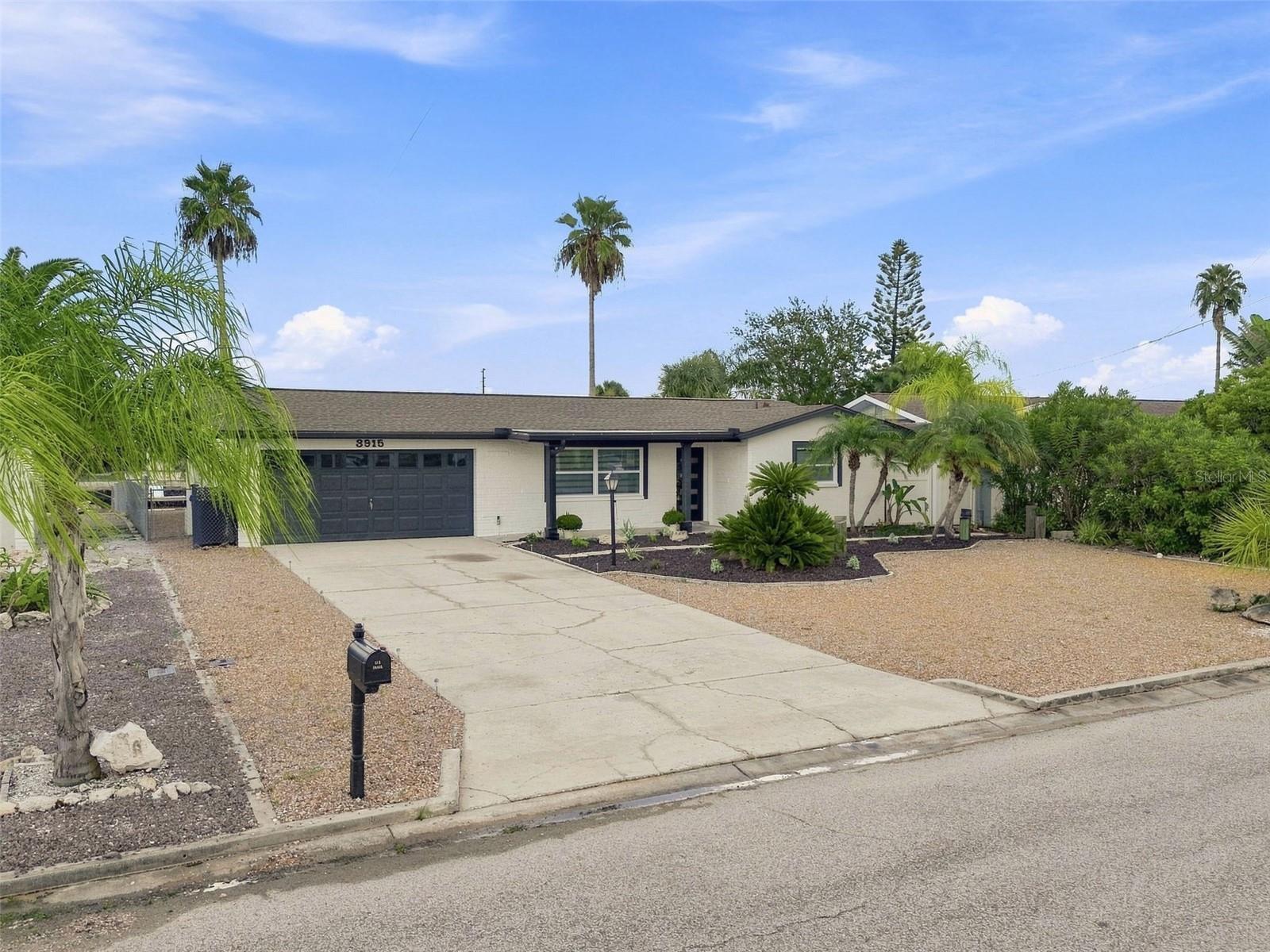 3915 HEADSAIL DR