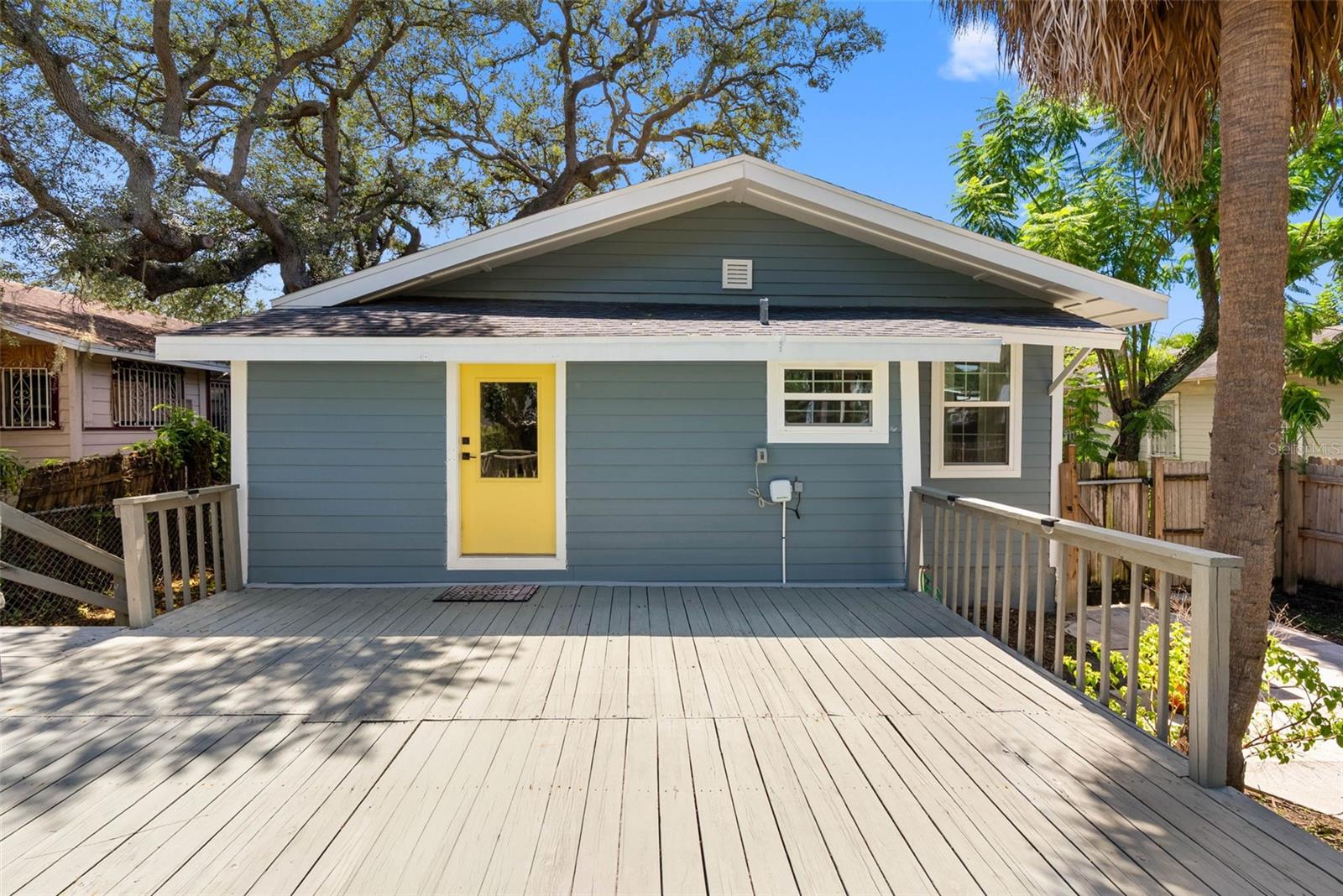 415 W AMELIA AVE