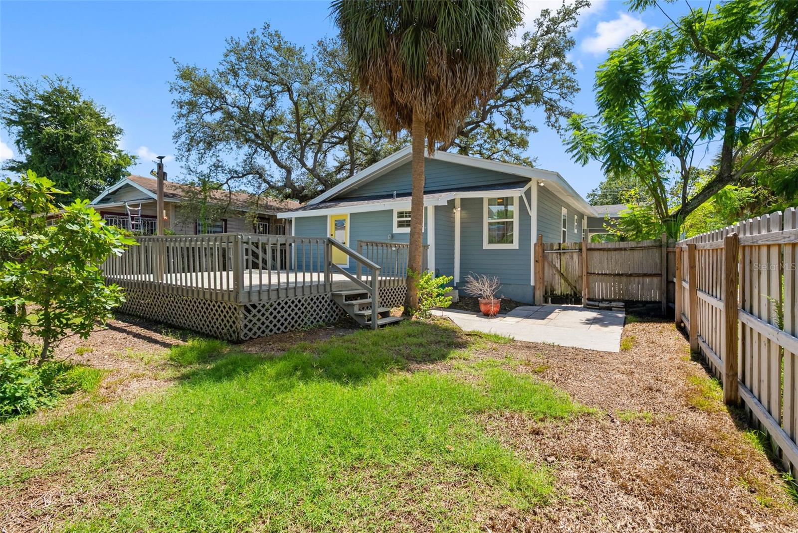415 W AMELIA AVE