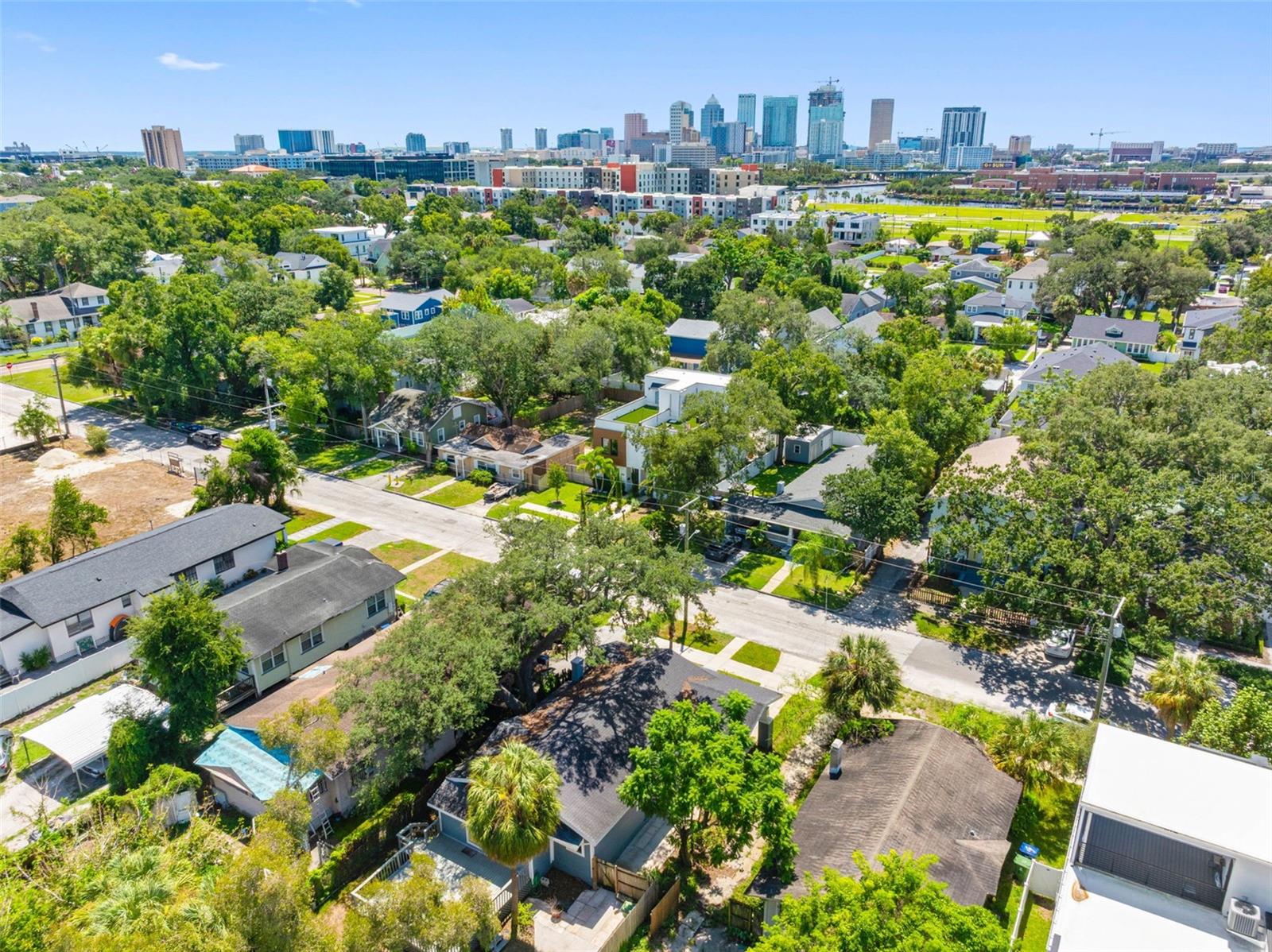 415 W AMELIA AVE