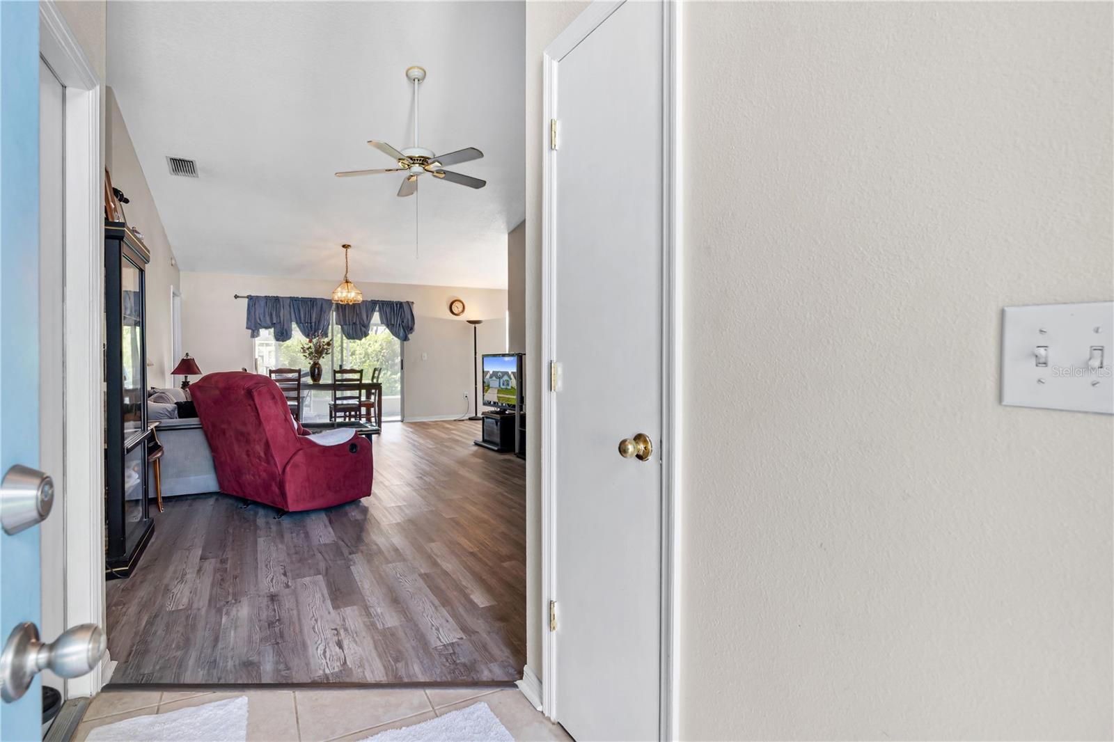 218 LOOKOUT DR