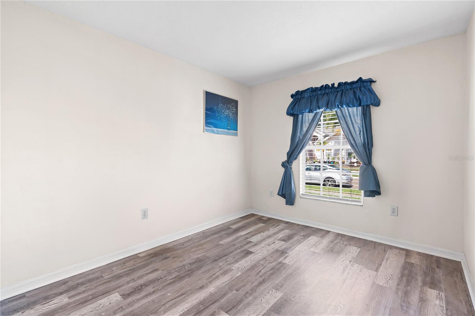 218 LOOKOUT DR