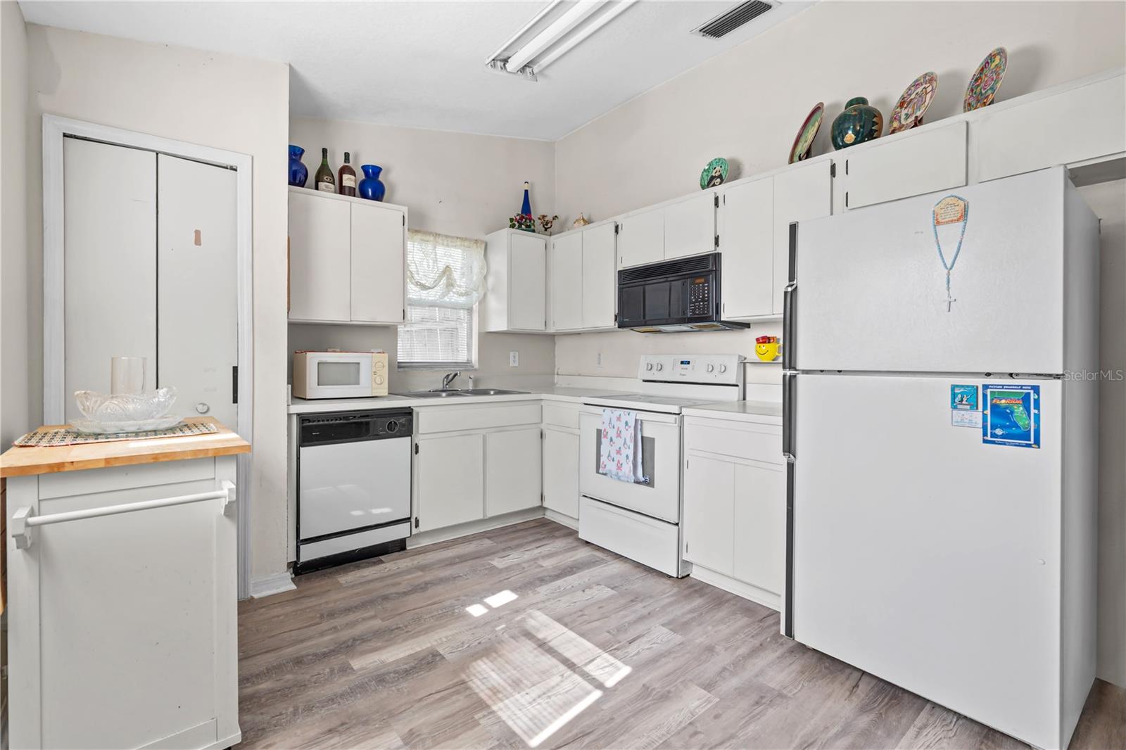 218 LOOKOUT DR